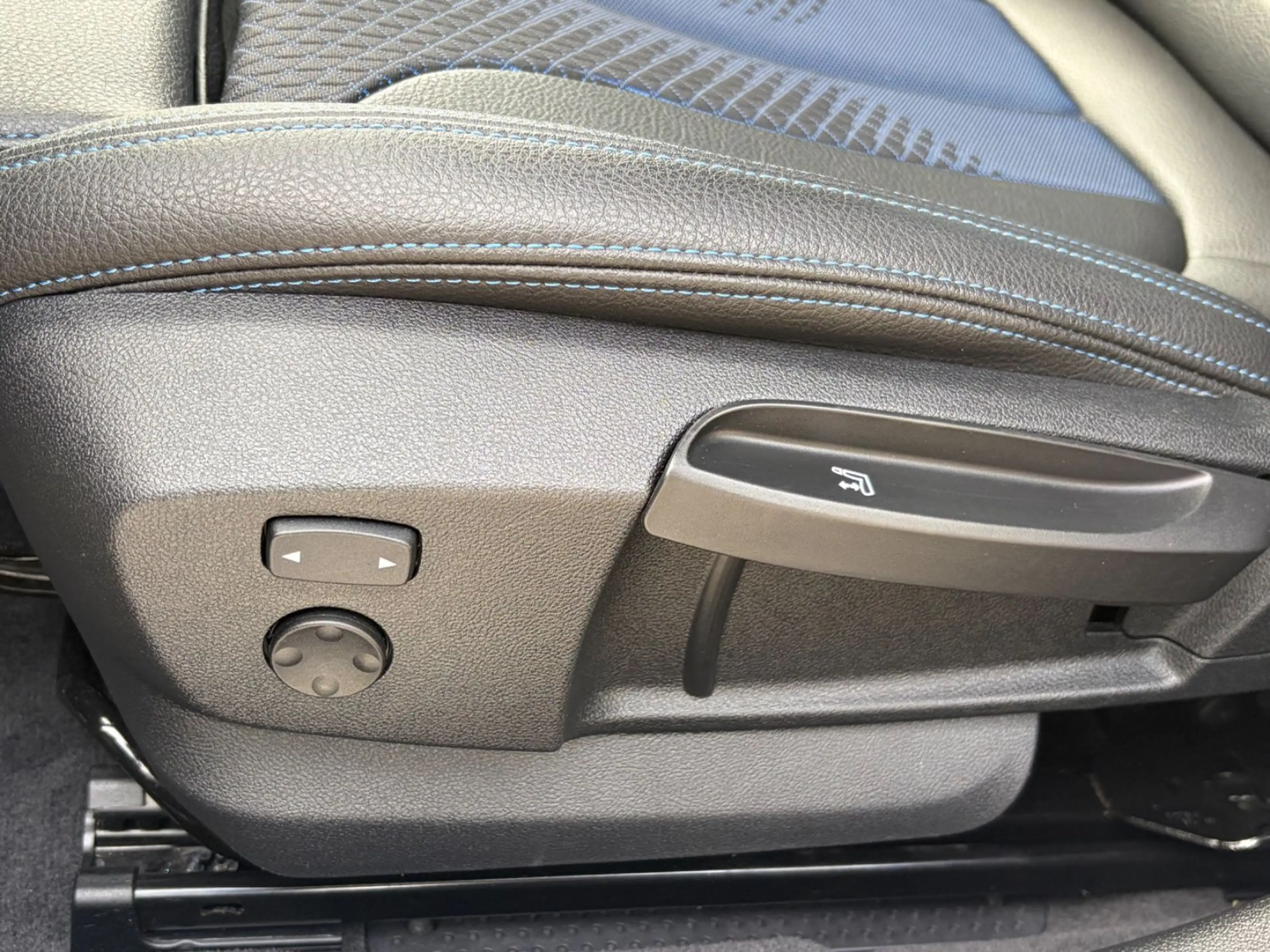 BMW 118 i M Sport — photo 12