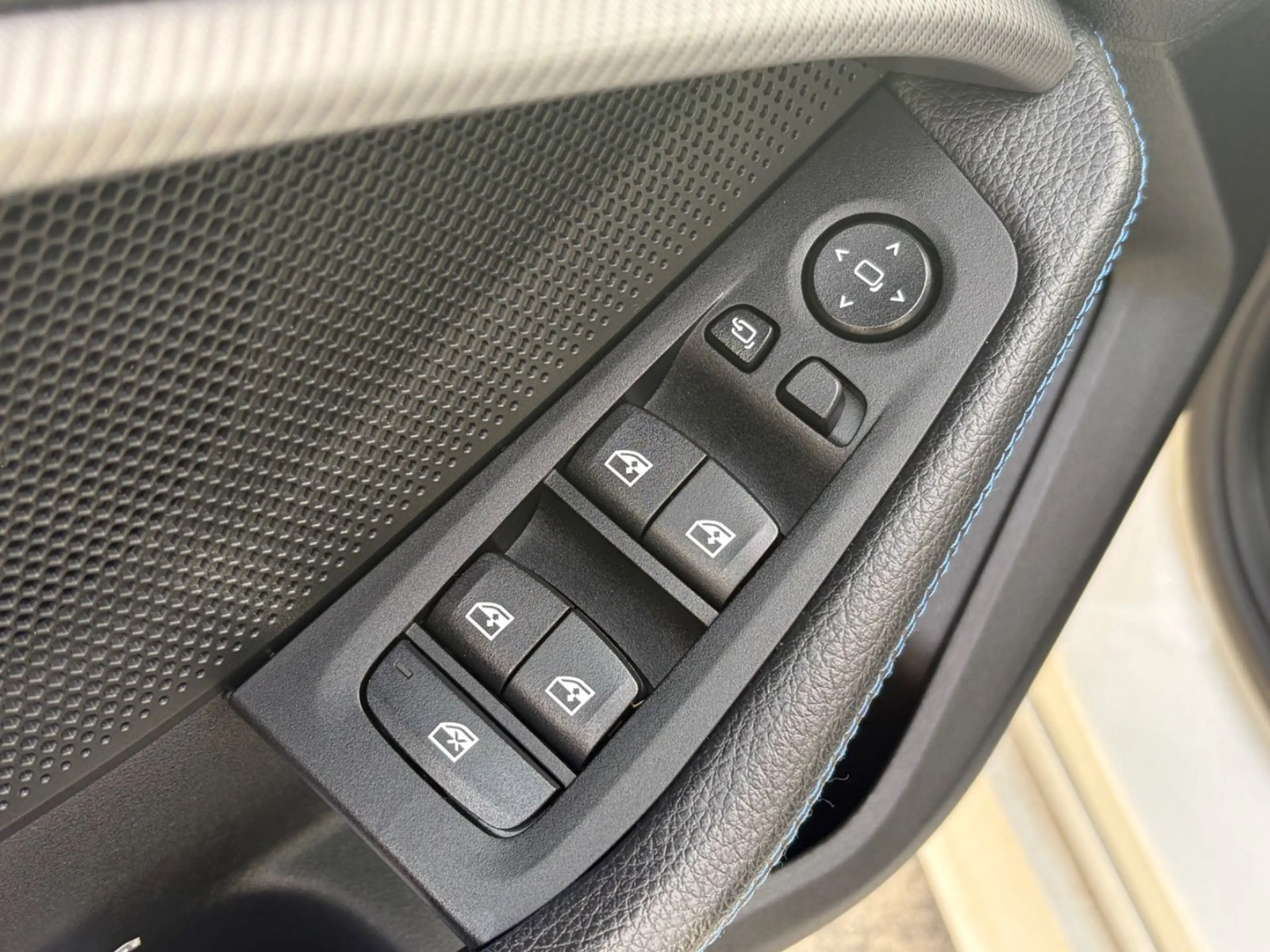 BMW 118 i M Sport — photo 11
