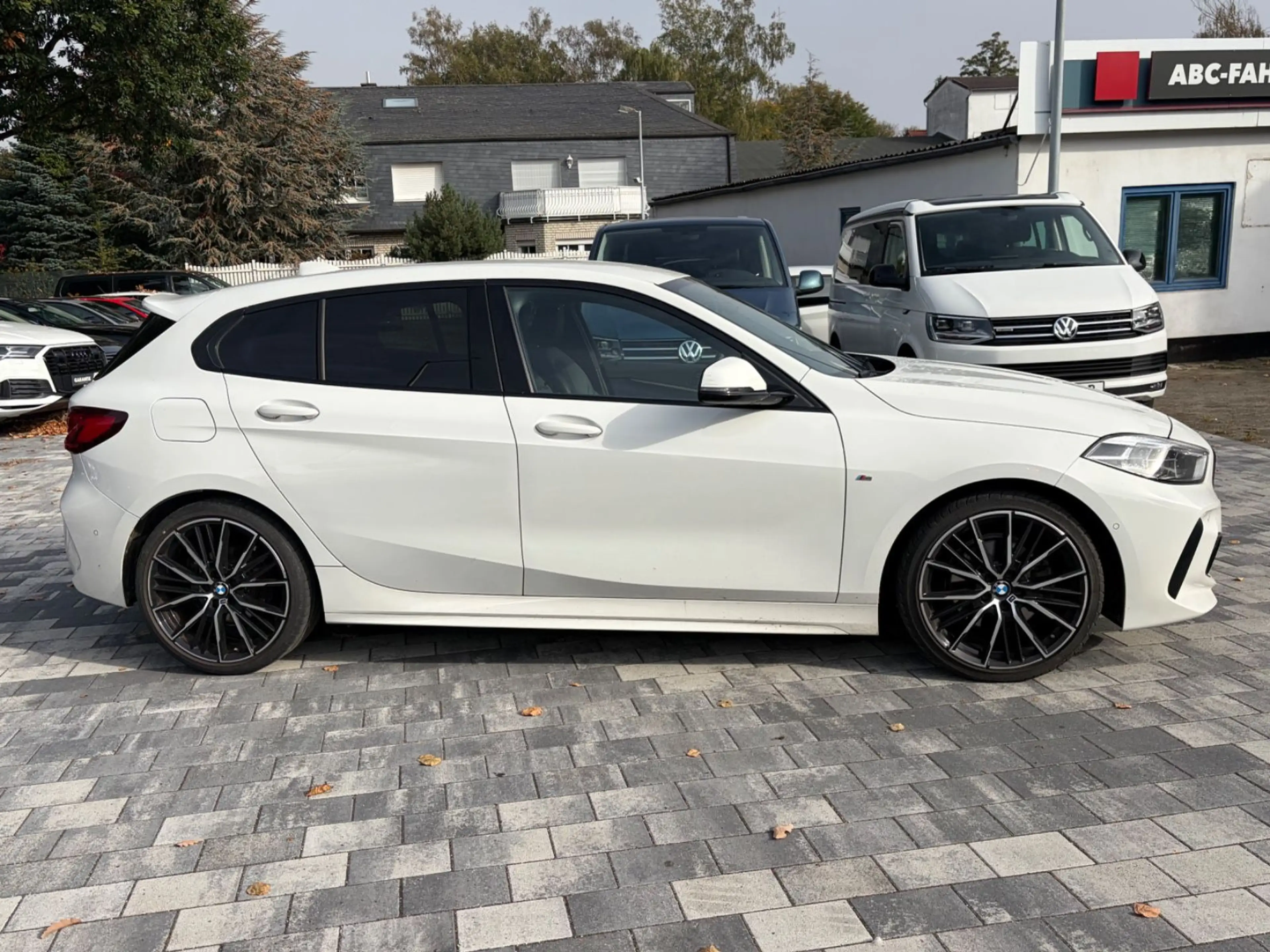 BMW 118 i M Sport — photo 4