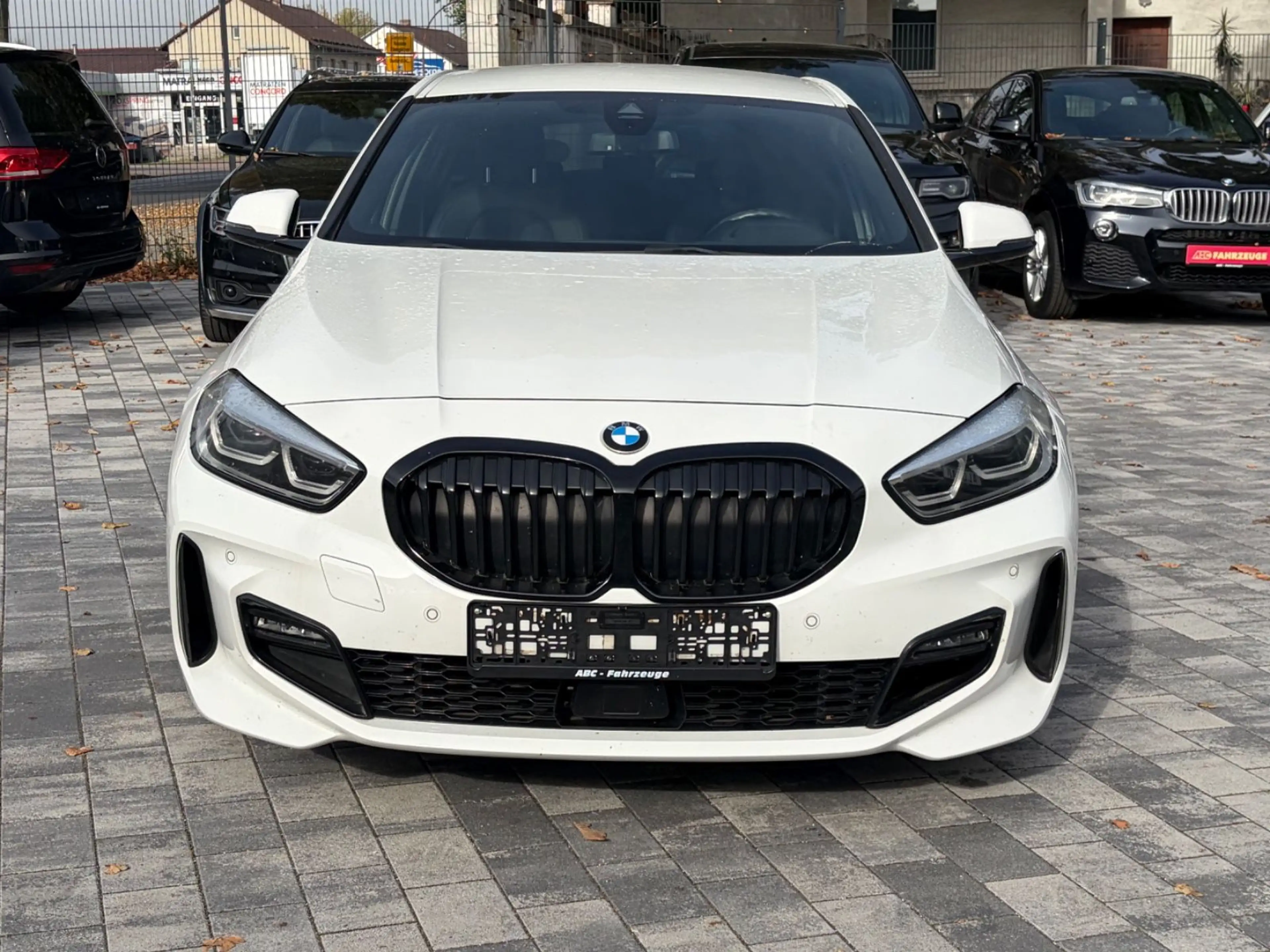 BMW 118 i M Sport — photo 2