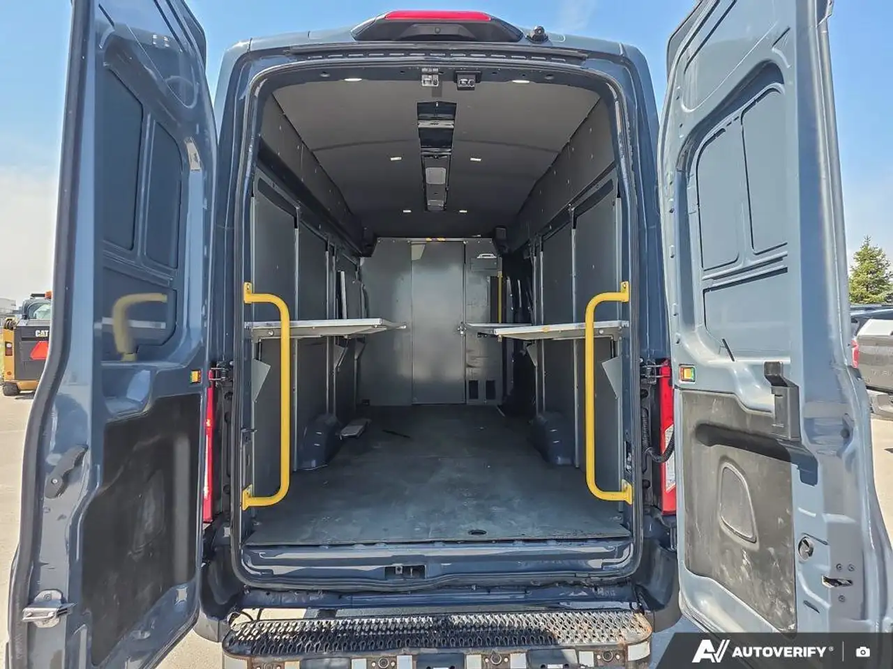 Ford Transit Cargo Van снимка Ford Transit Cargo Van