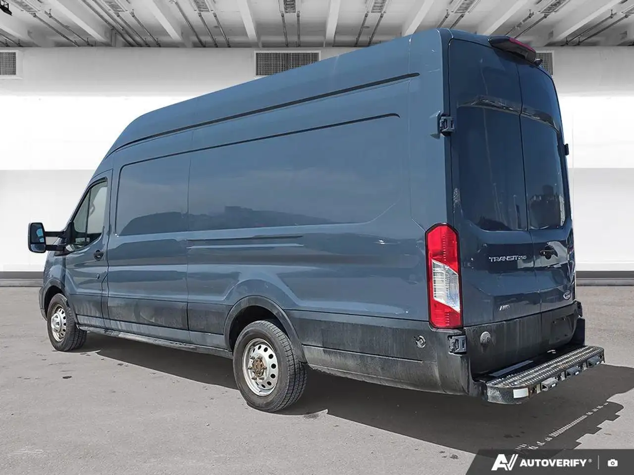 Ford Transit Cargo Van снимка Ford Transit Cargo Van