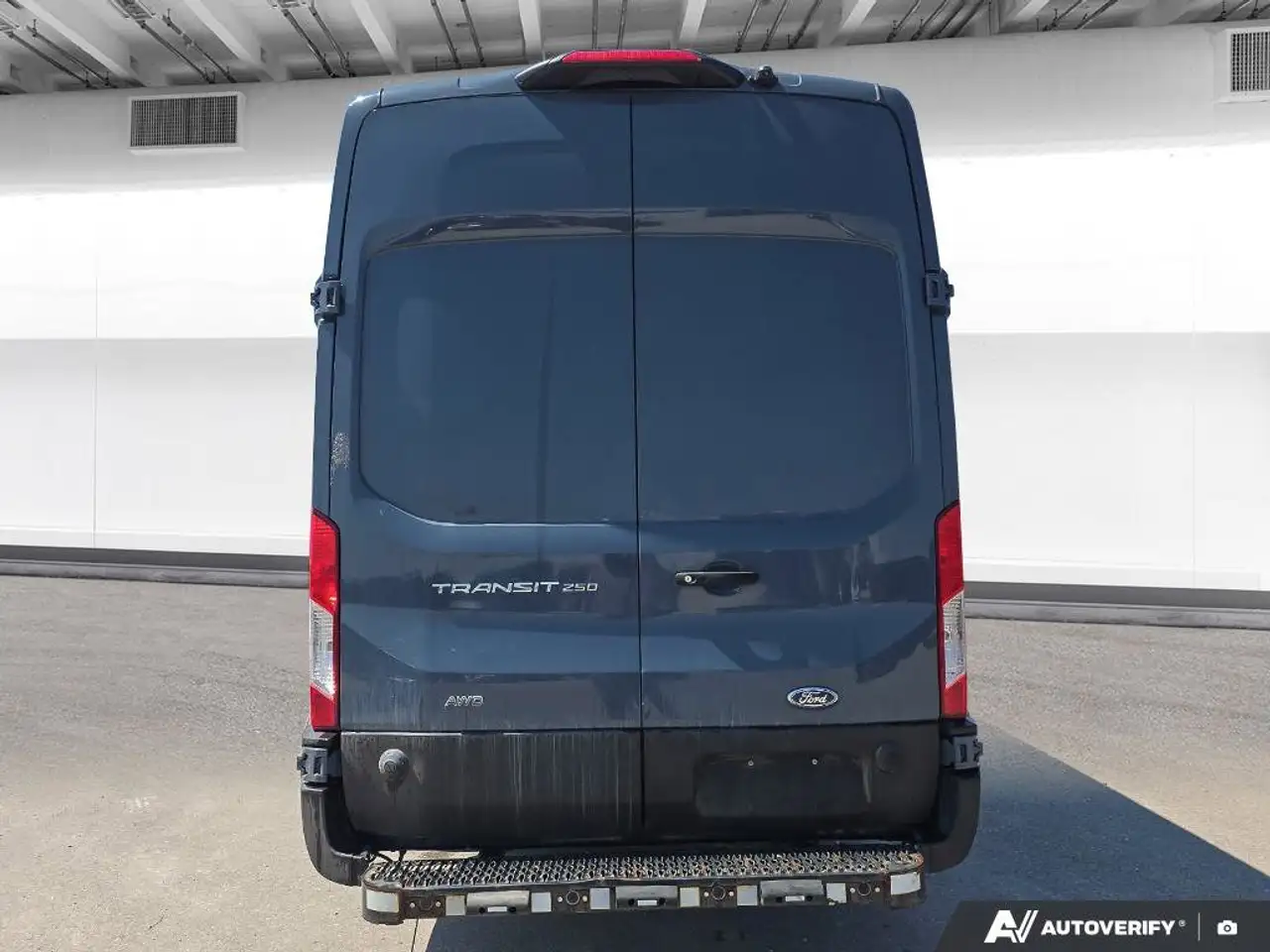 Ford Transit Cargo Van снимка Ford Transit Cargo Van