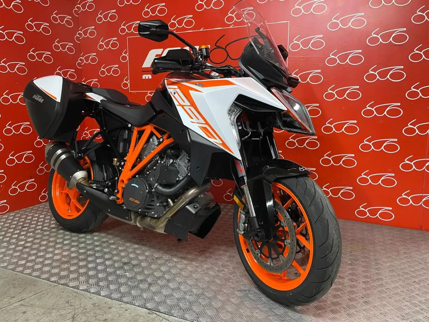 KTM 1290 Super Duke GT Bianco - 1