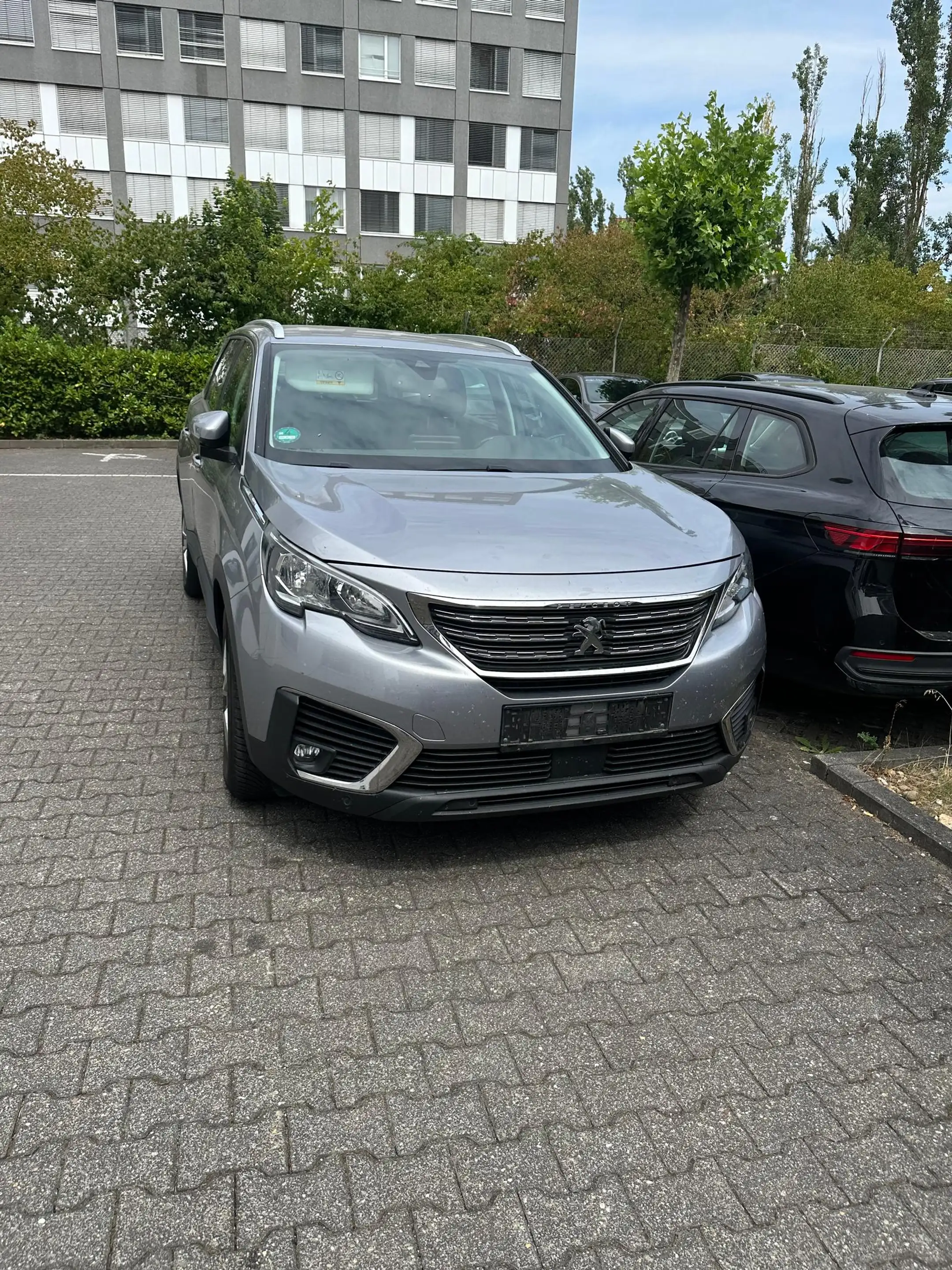 Peugeot 5008 1.5 Blue-HDI FAP Allure Pack AT 7-Si+Navi+R-Kam+