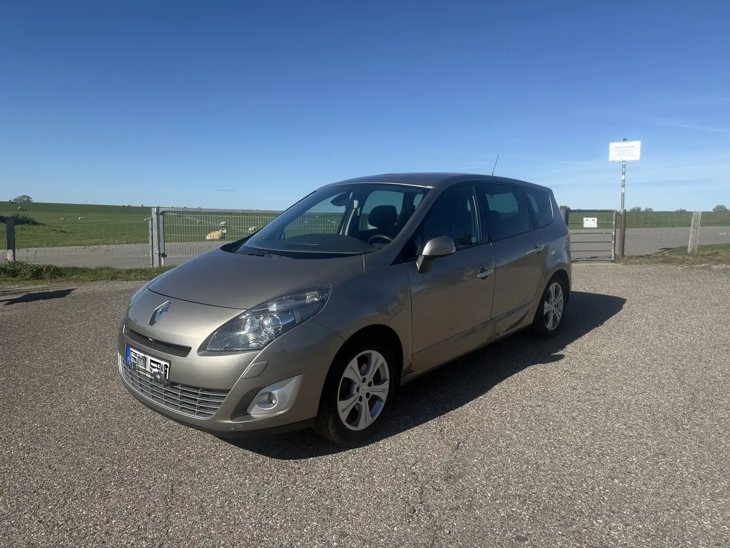 Renault Grand Scenic 2.0 16V 140 CVT Luxe - 1