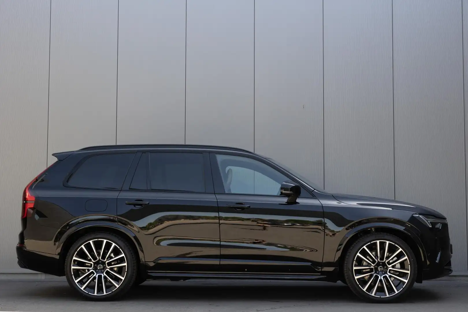 Volvo XC90 T8 Plug-in hybrid AWD MY 2026 Vanaf €76.945,- Noir - 2