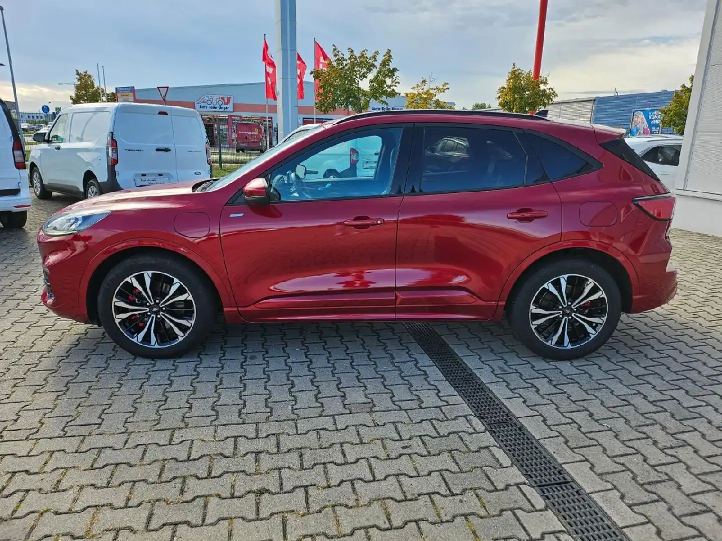 Ford Kuga Plug-In Hybrid ST-Line X - 2