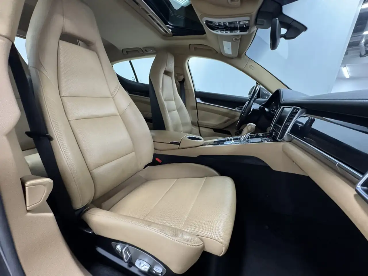 Porsche Panamera снимка Porsche Panamera