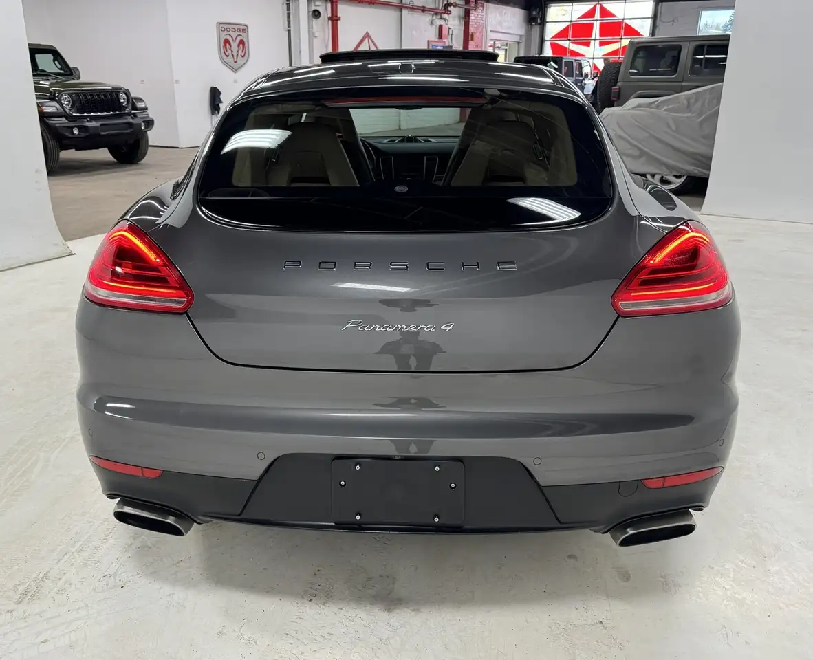 Porsche Panamera снимка Porsche Panamera