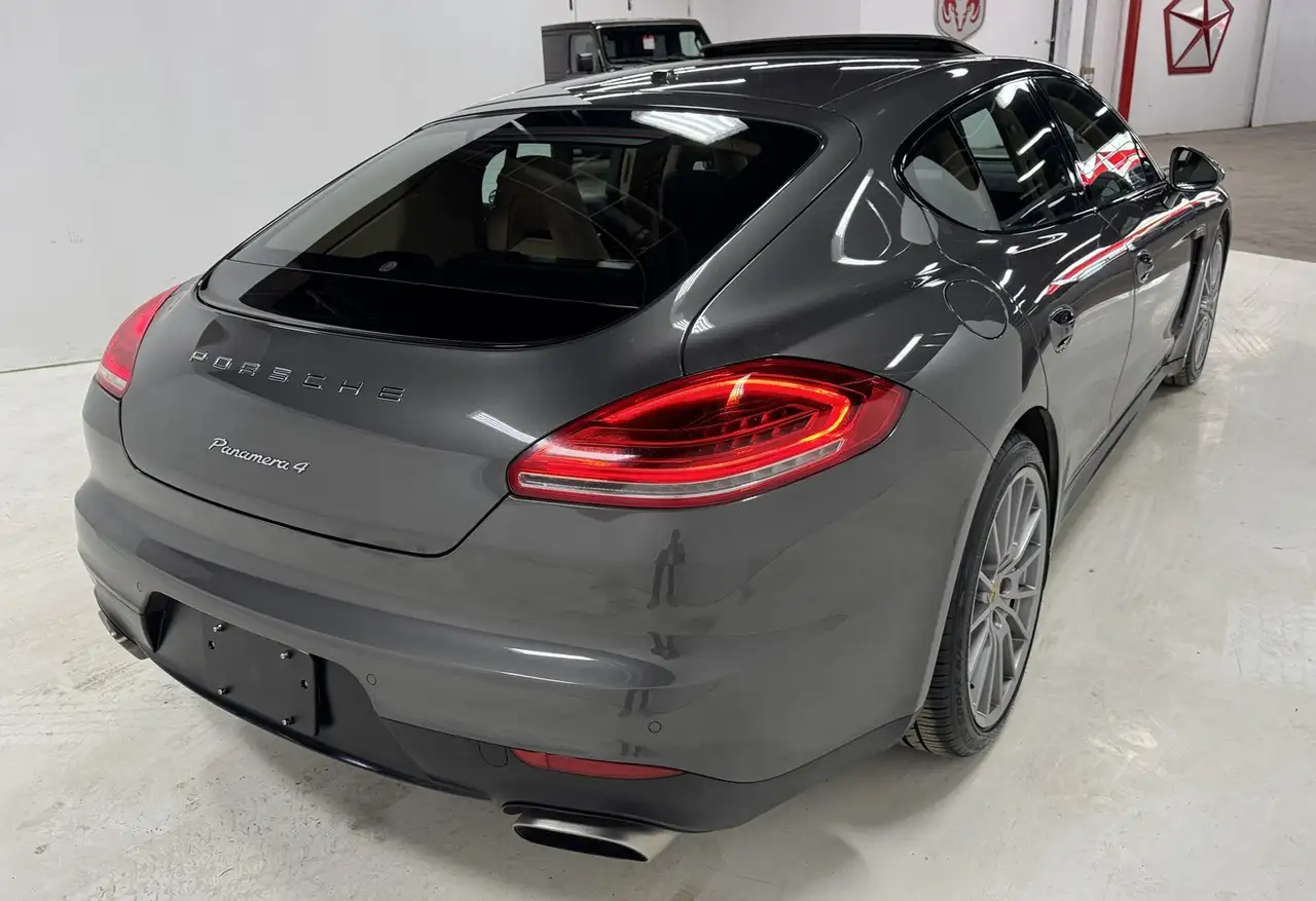 Porsche Panamera снимка Porsche Panamera