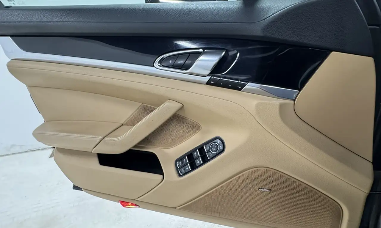 Porsche Panamera снимка Porsche Panamera