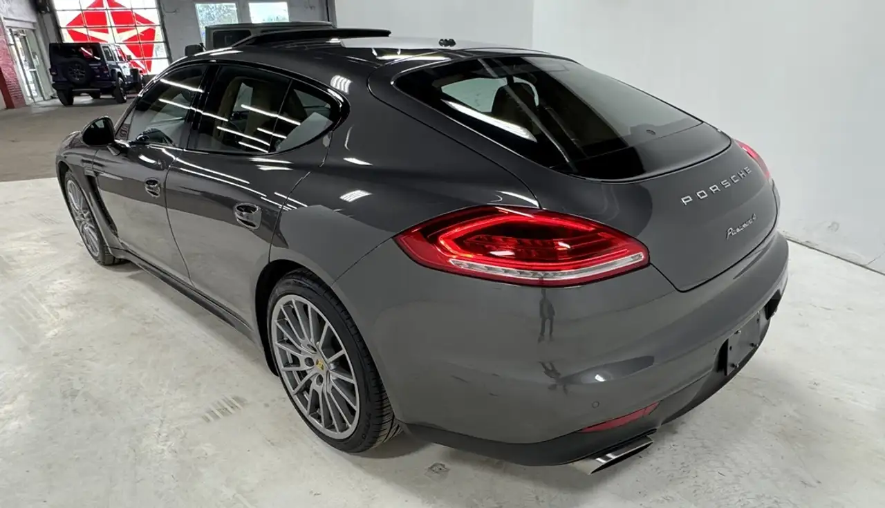 Porsche Panamera снимка Porsche Panamera
