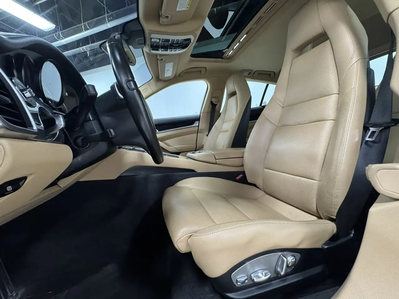 Porsche Panamera снимка Porsche Panamera