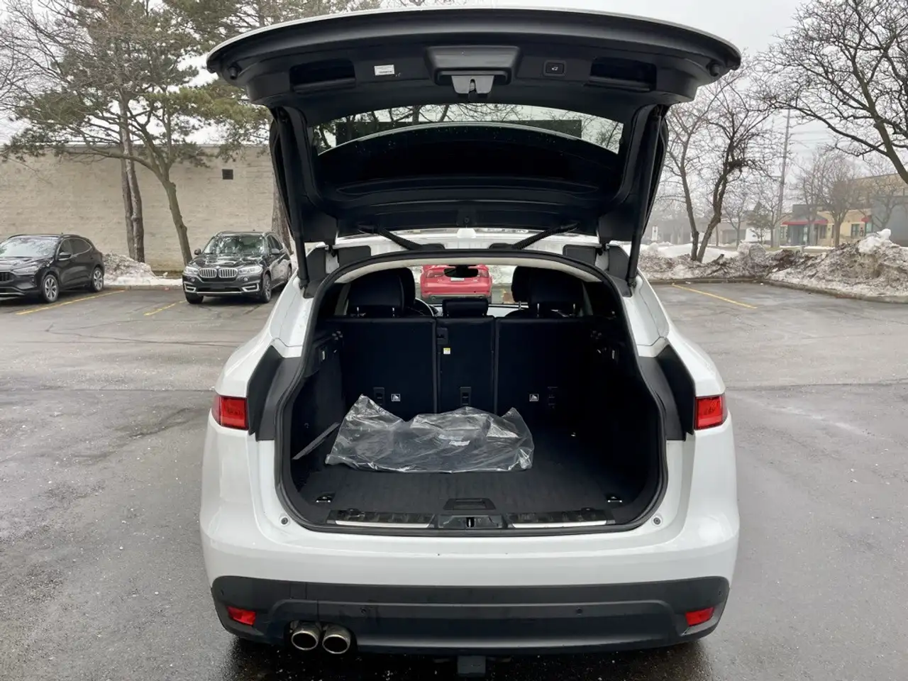 Jaguar F-Pace снимка Jaguar F-Pace