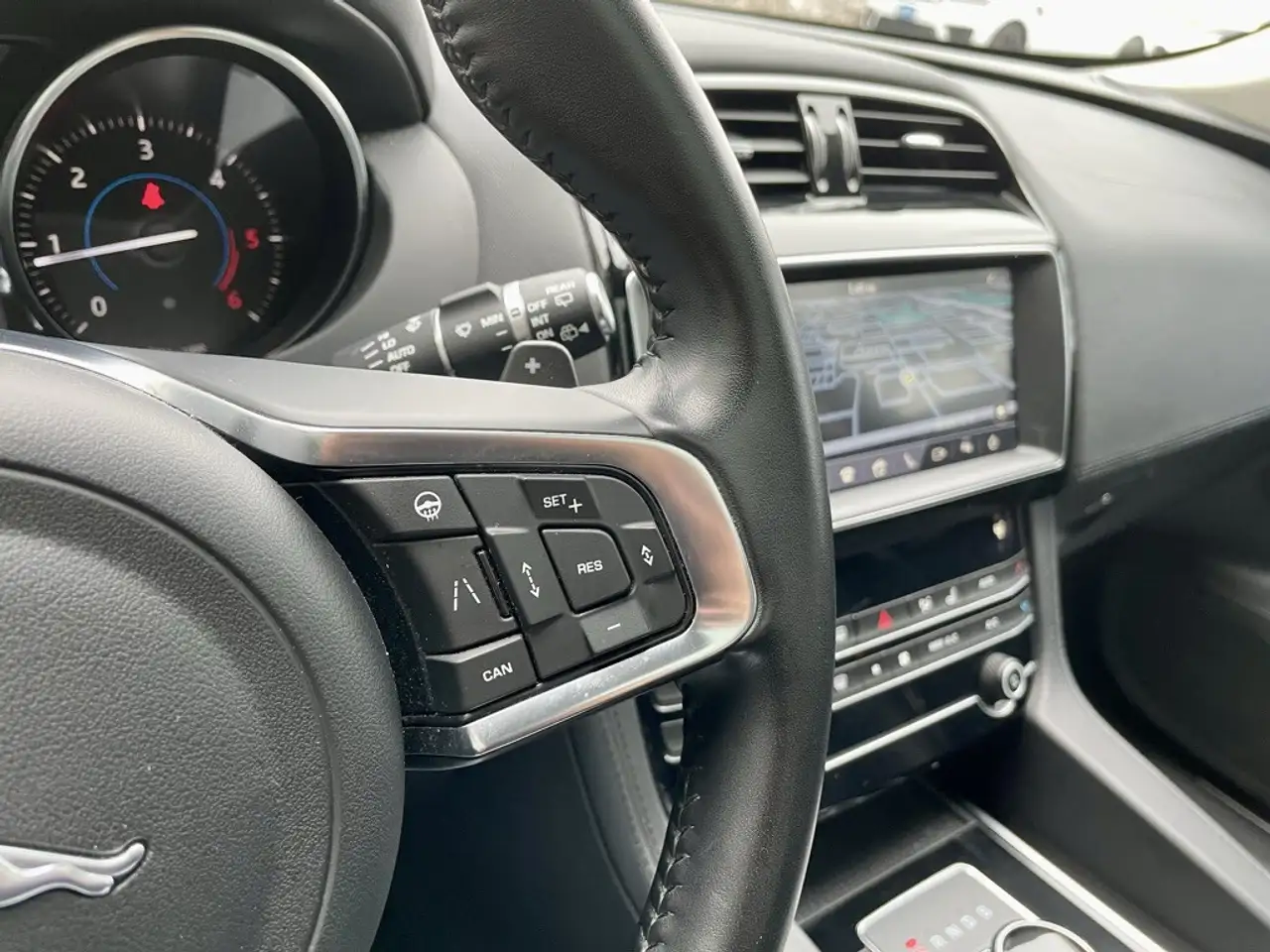Jaguar F-Pace снимка Jaguar F-Pace