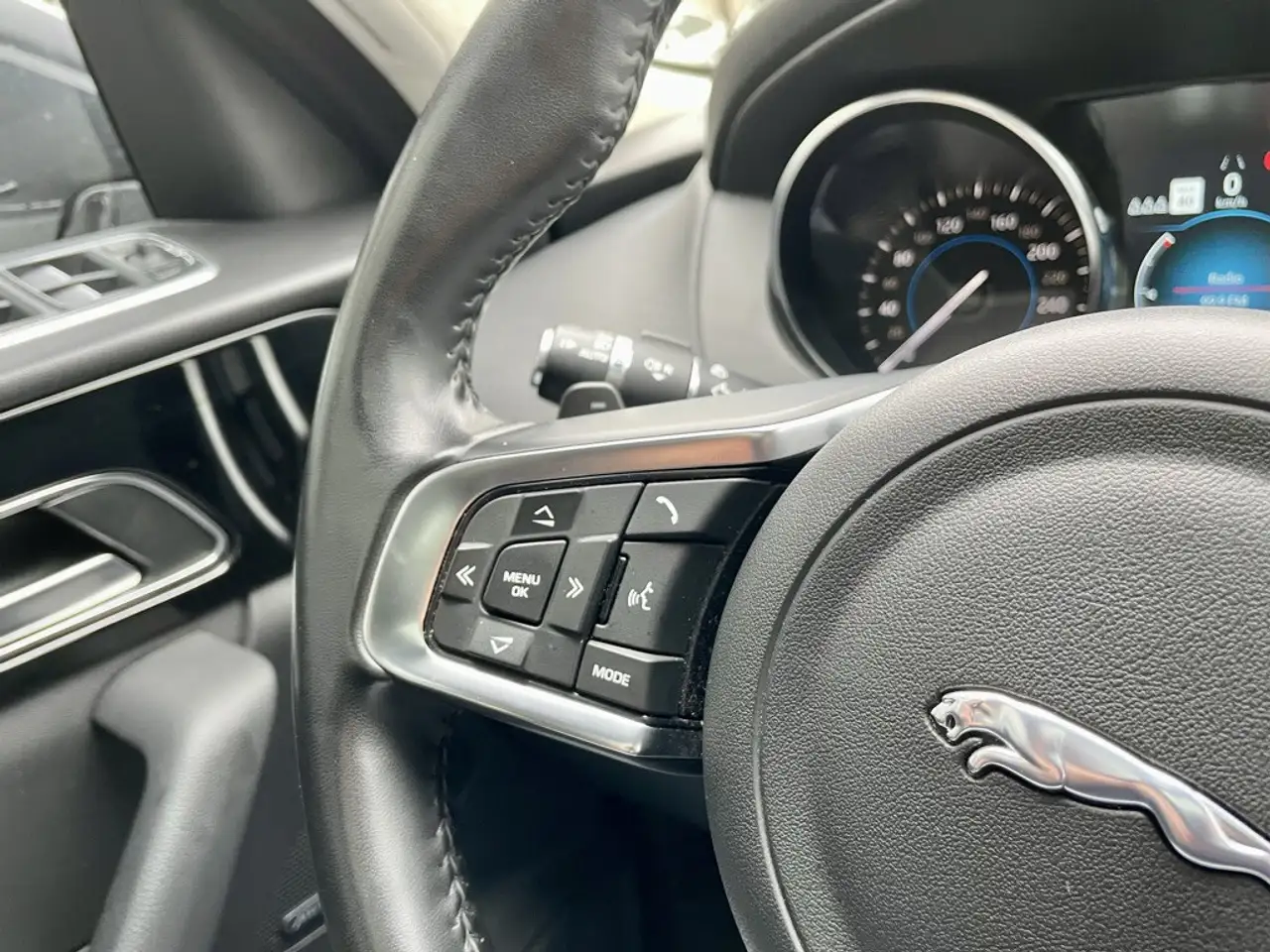 Jaguar F-Pace снимка Jaguar F-Pace