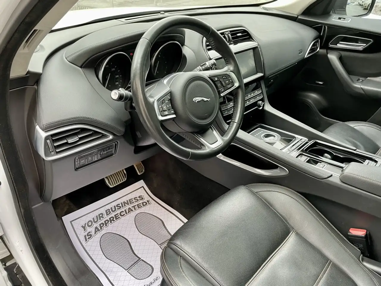 Jaguar F-Pace снимка Jaguar F-Pace
