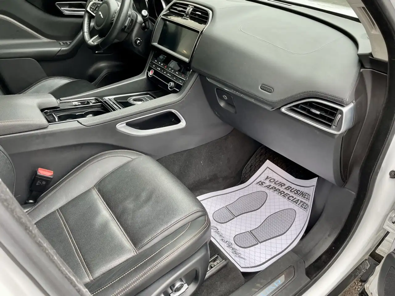 Jaguar F-Pace снимка Jaguar F-Pace
