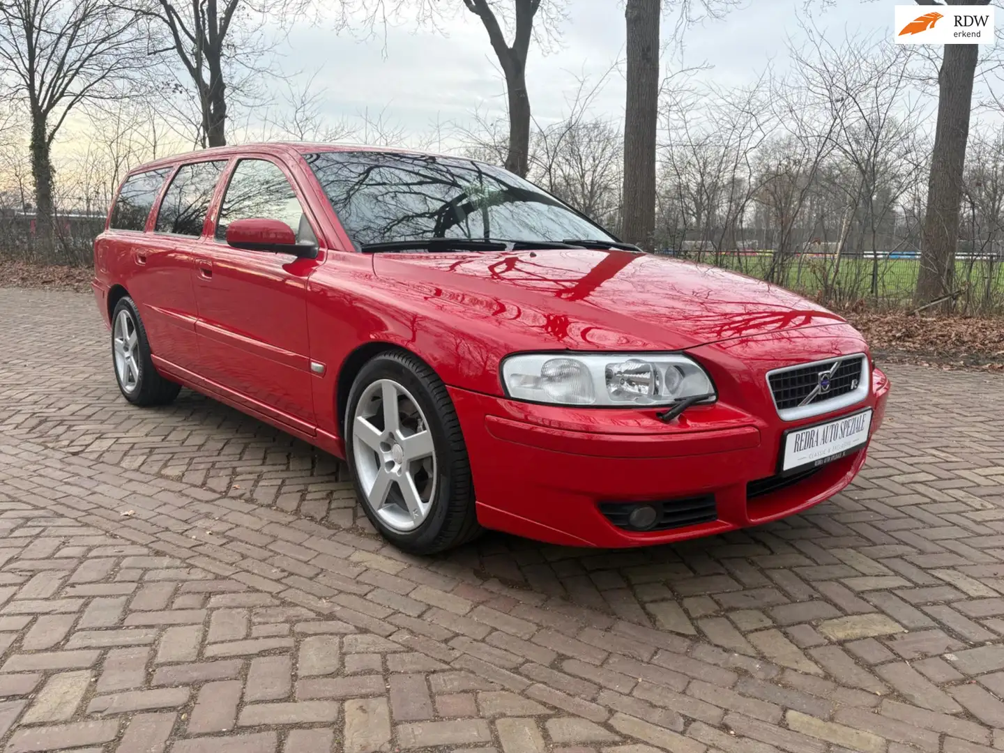 Volvo V70 2.5 R, 300 pk, automaat, Passion Red, schuifdak, 1 Rot - 1