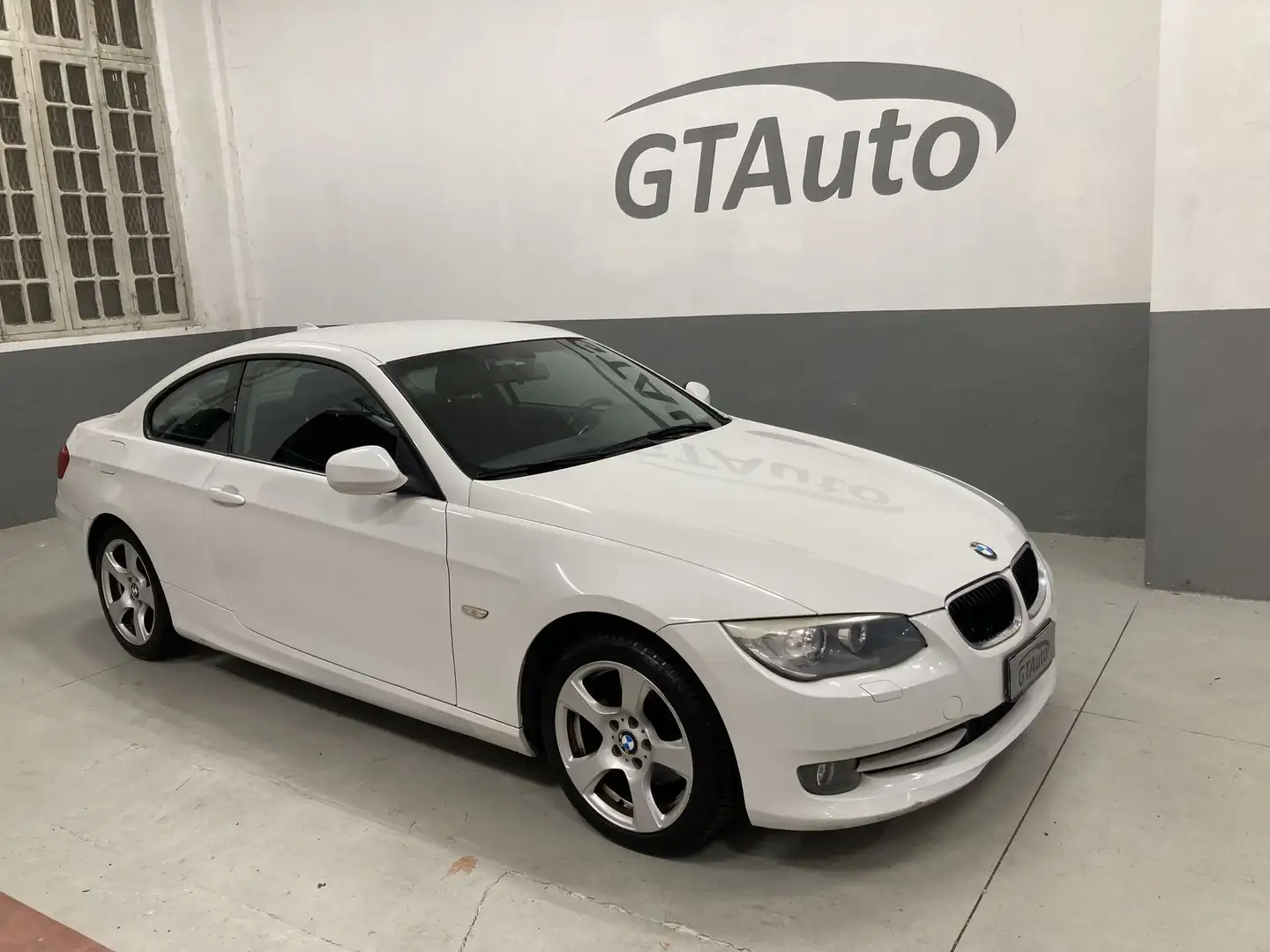 BMW 320 320d xDrive cat Coupé Attiva automatica Bianco - 1