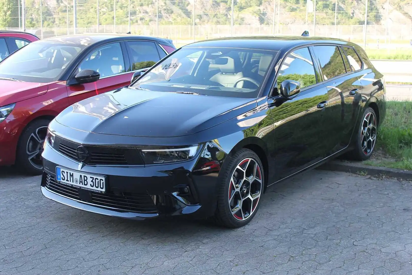 Opel Astra Sports Tourer 1.2 Turbo GS Schwarz - 1