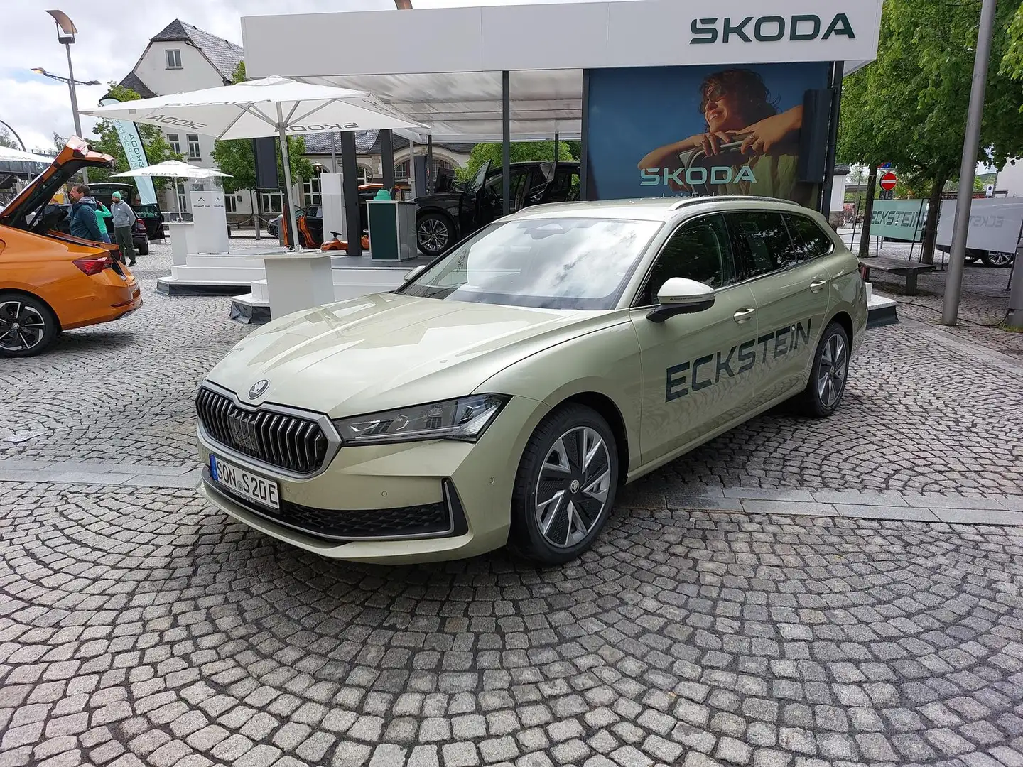 Skoda Superb Combi 1.5 TSI mHEV 110kW Gelb - 2