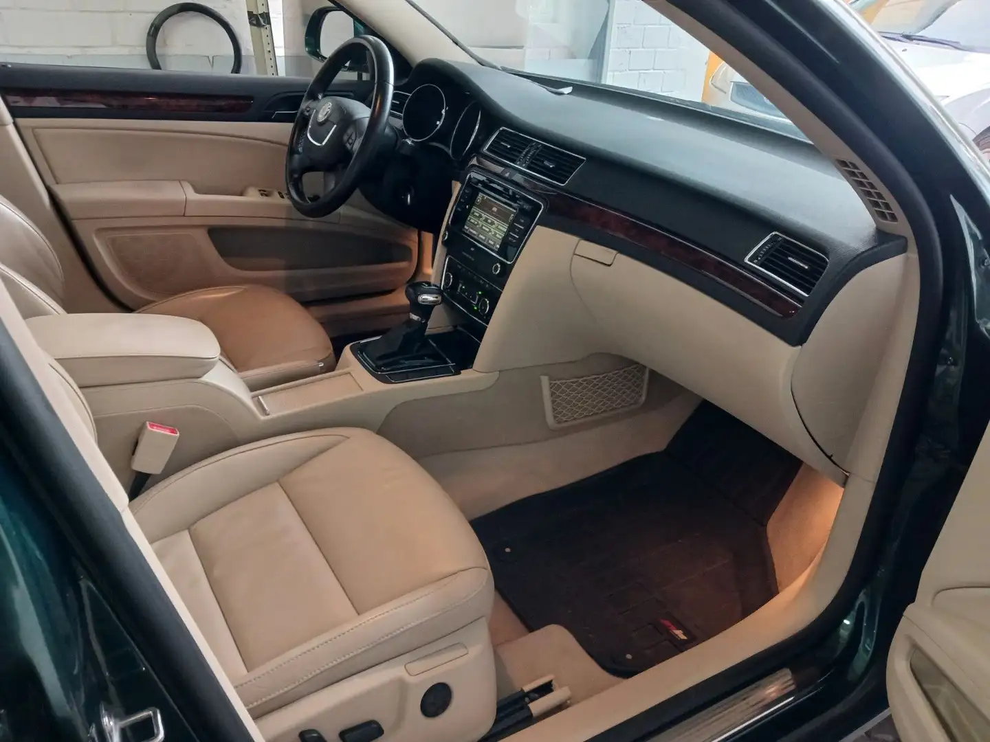 Skoda Superb Combi AUTOM BIXENON LEDER ELEKTR SITZE Grün - 2