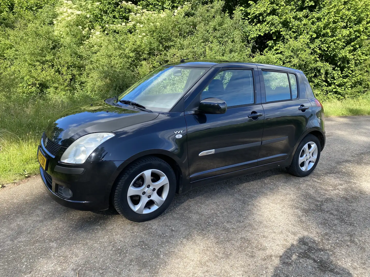 Suzuki Swift 1.5 Exclusive Zwart - 1