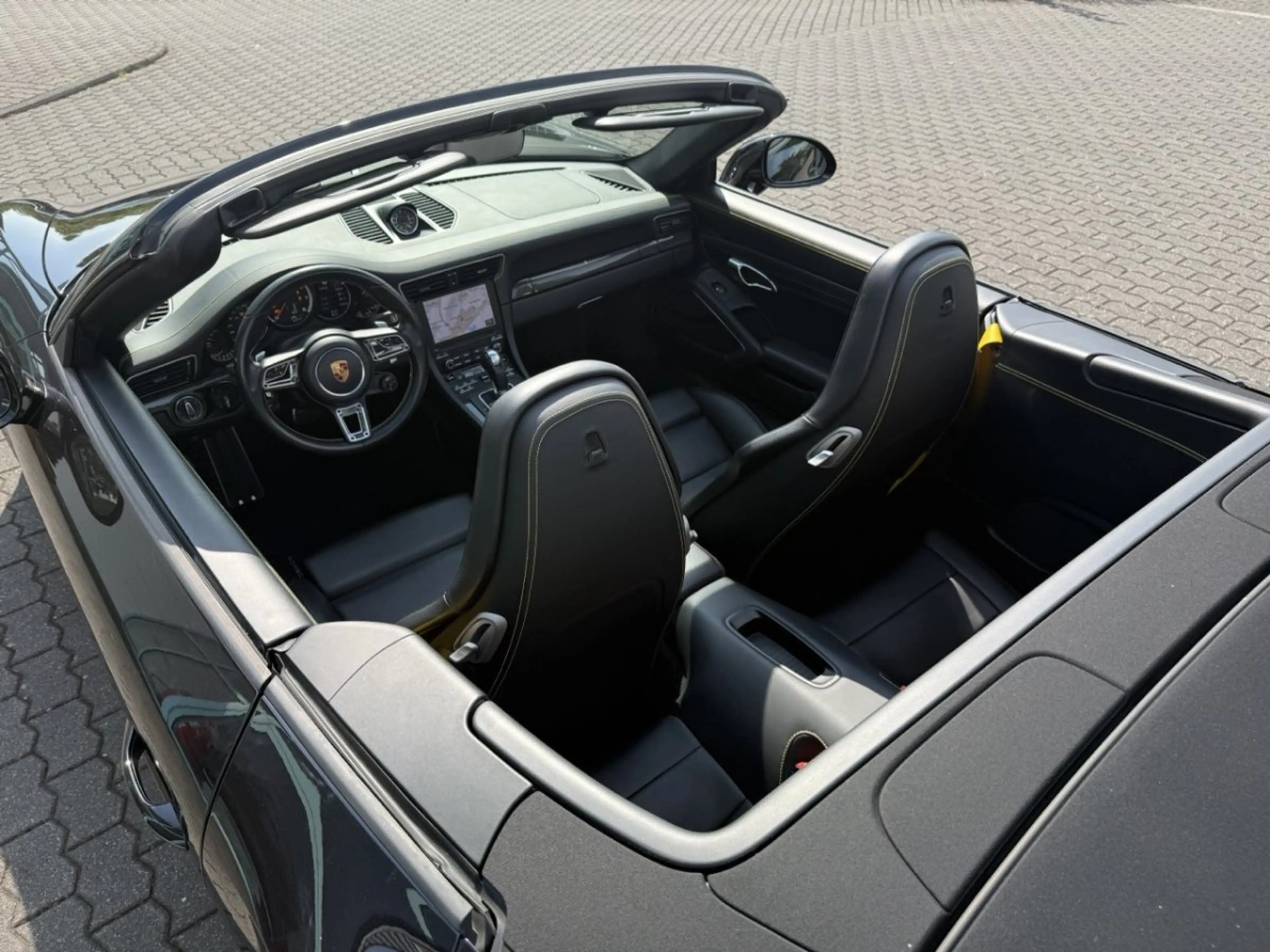 Porsche 911 991.2 Turbo S Cab. 1. Hand — photo 8