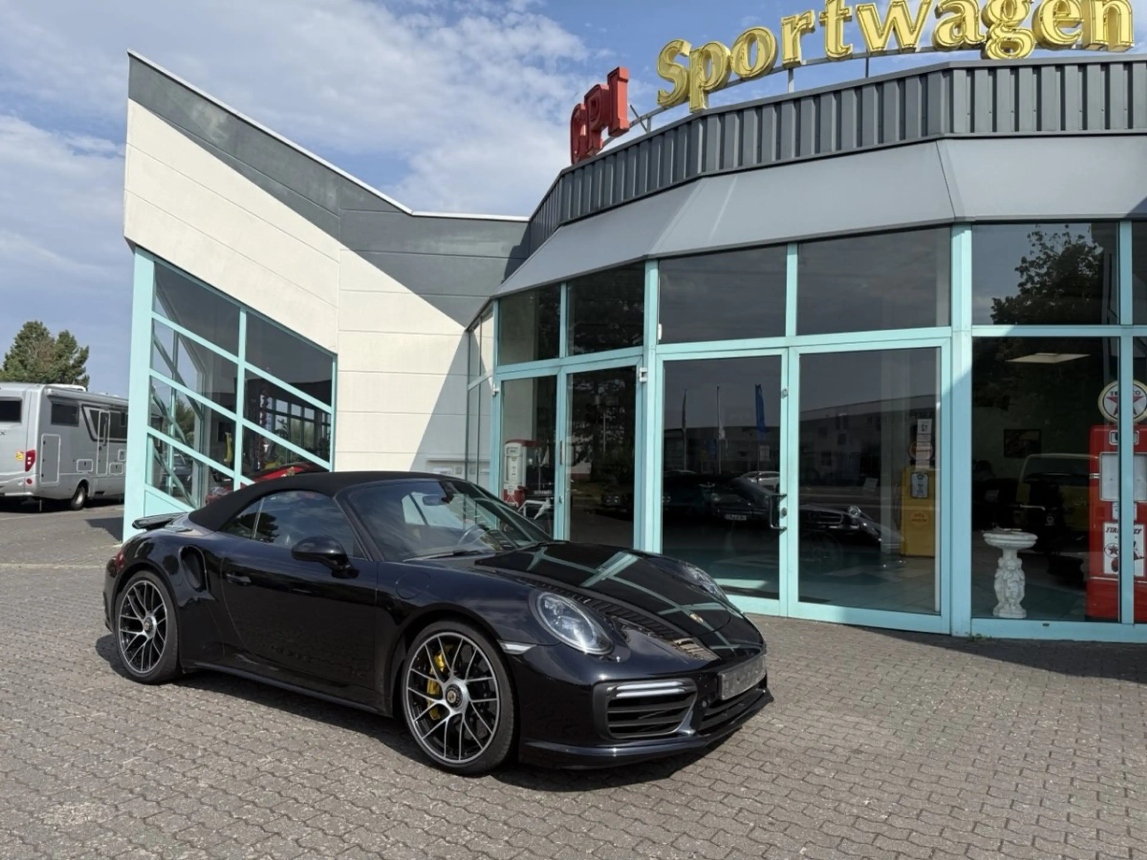 Porsche 911 991.2 Turbo S Cab. 1. Hand — photo 2