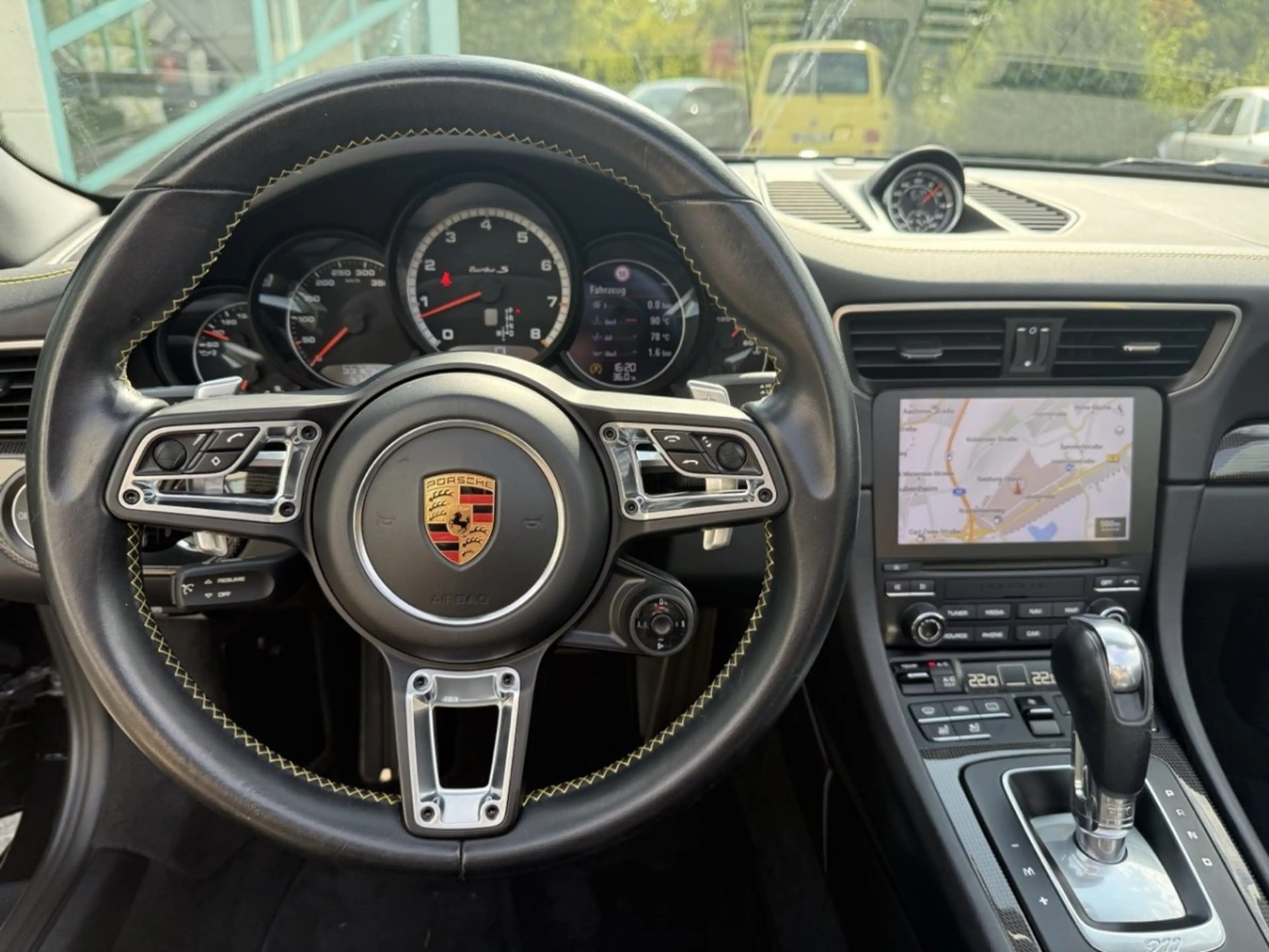 Porsche 911 991.2 Turbo S Cab. 1. Hand — photo 12