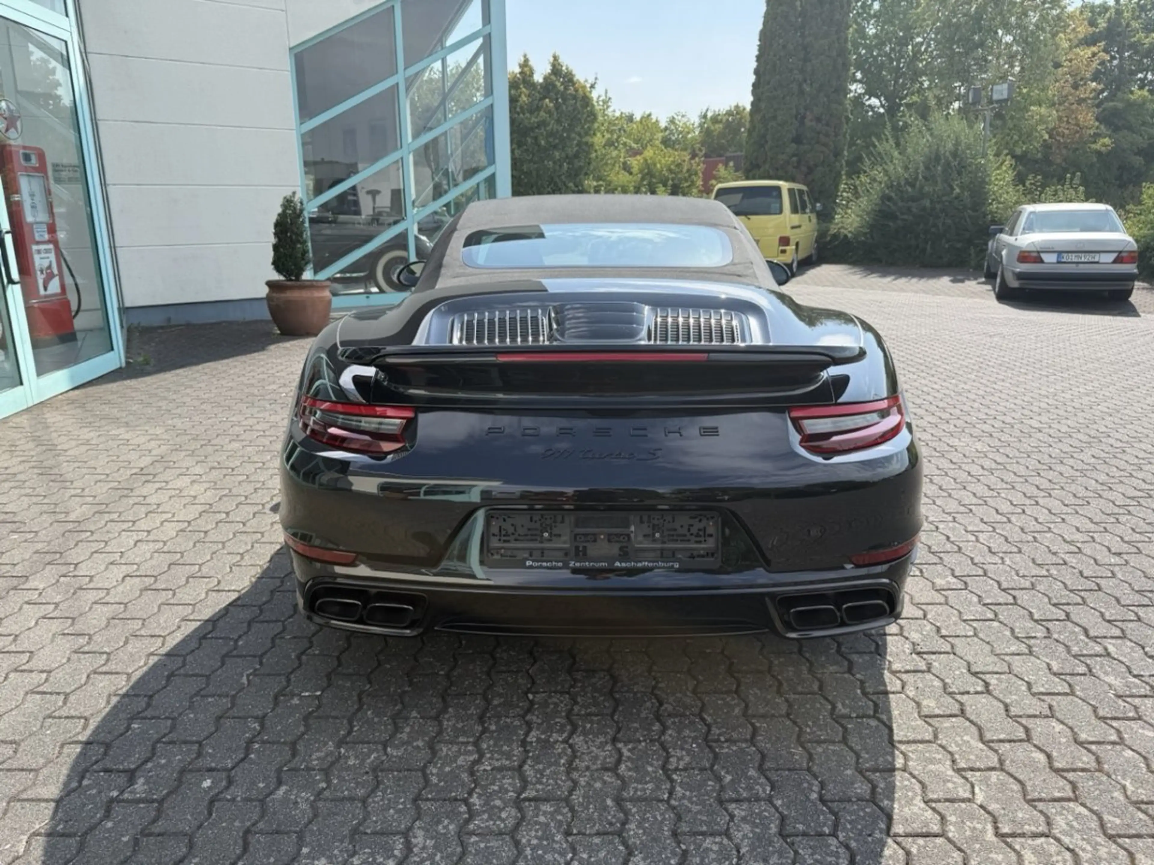 Porsche 911 991.2 Turbo S Cab. 1. Hand — photo 6