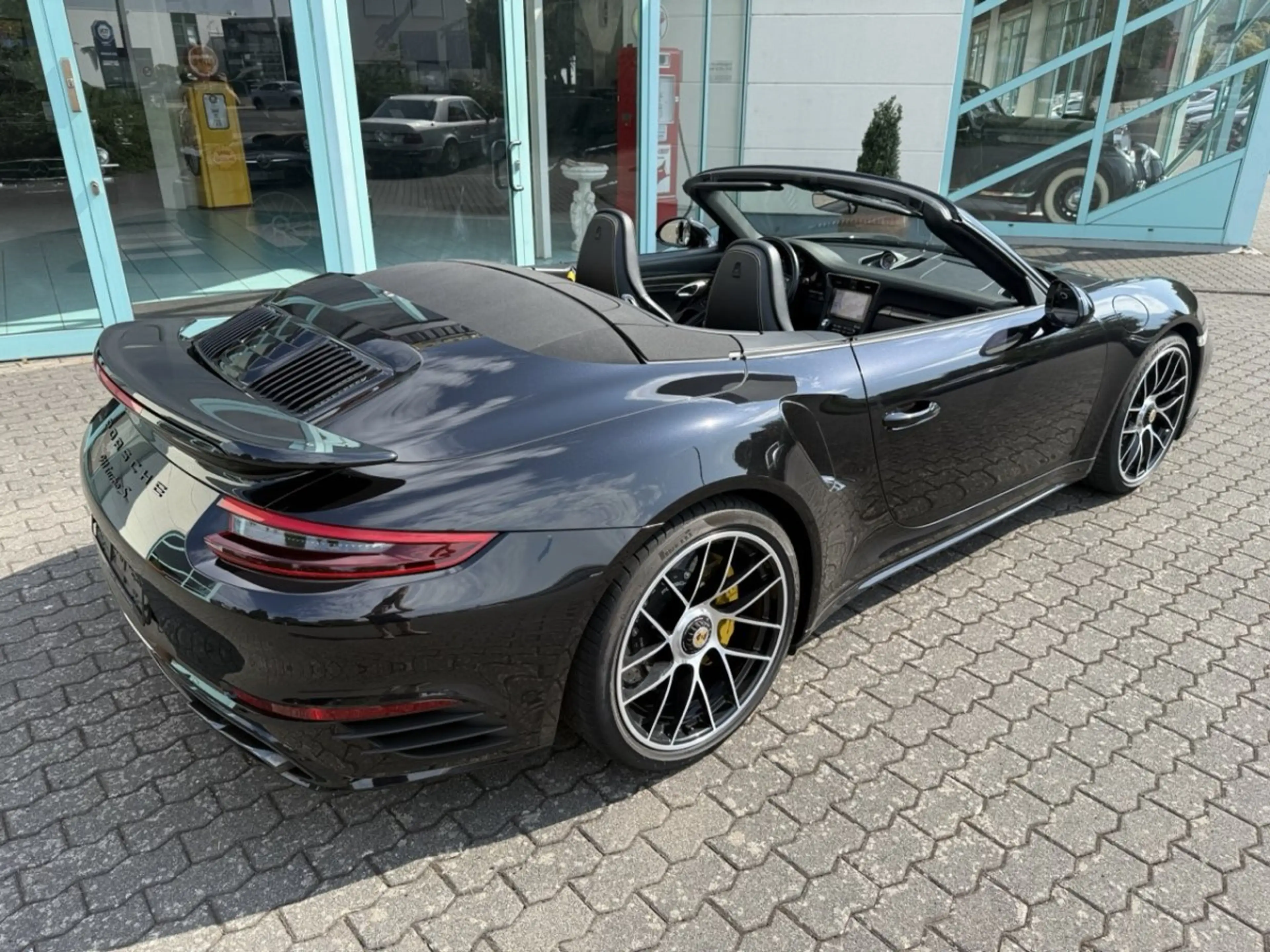 Porsche 911 991.2 Turbo S Cab. 1. Hand — photo 11