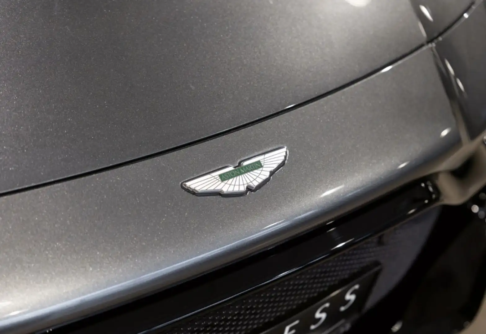 Aston Martin Vantage Silber - 2