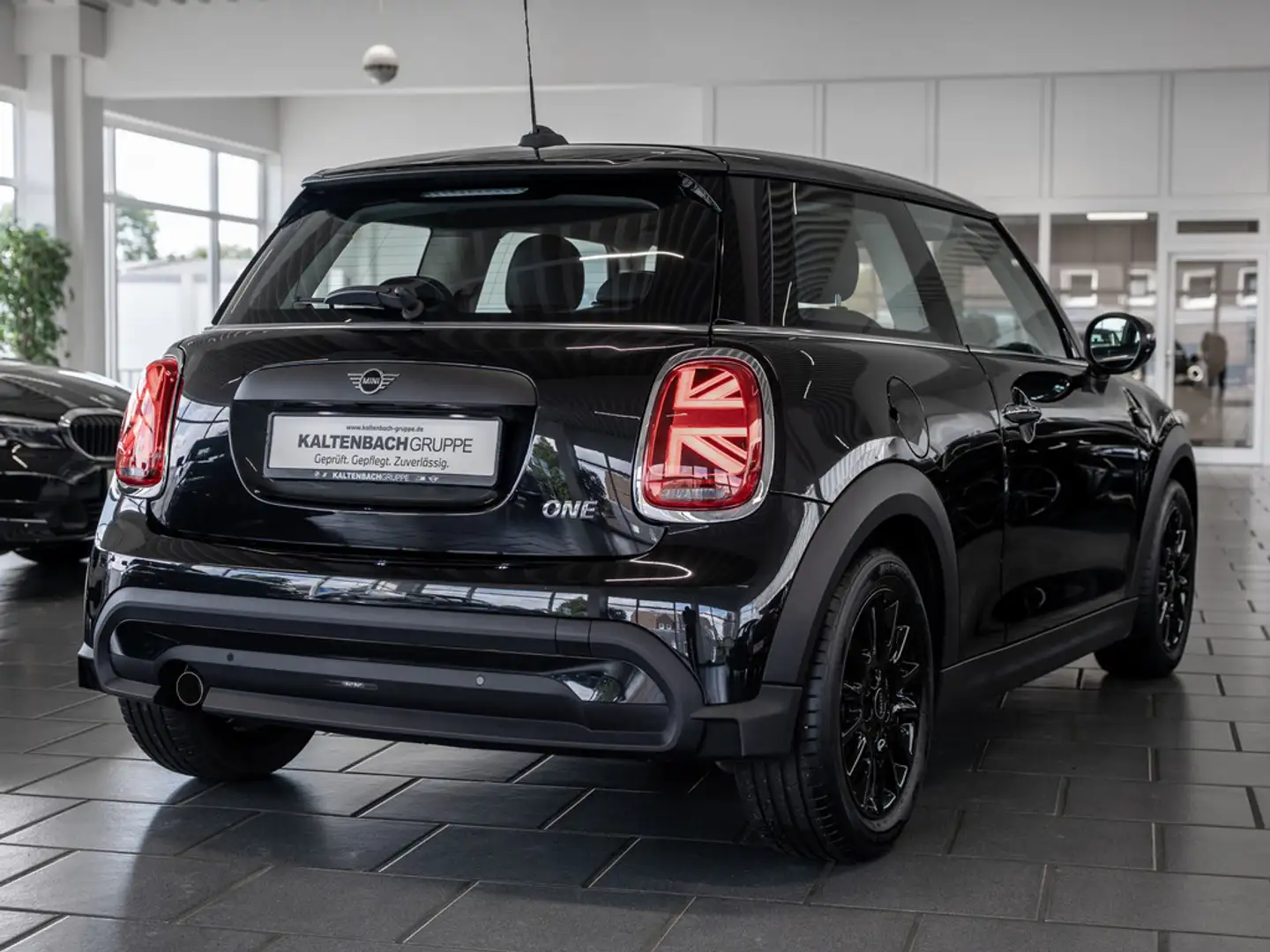 MINI One Essential Trim FACELIFT SHZ PDC KEYLESS Schwarz - 2