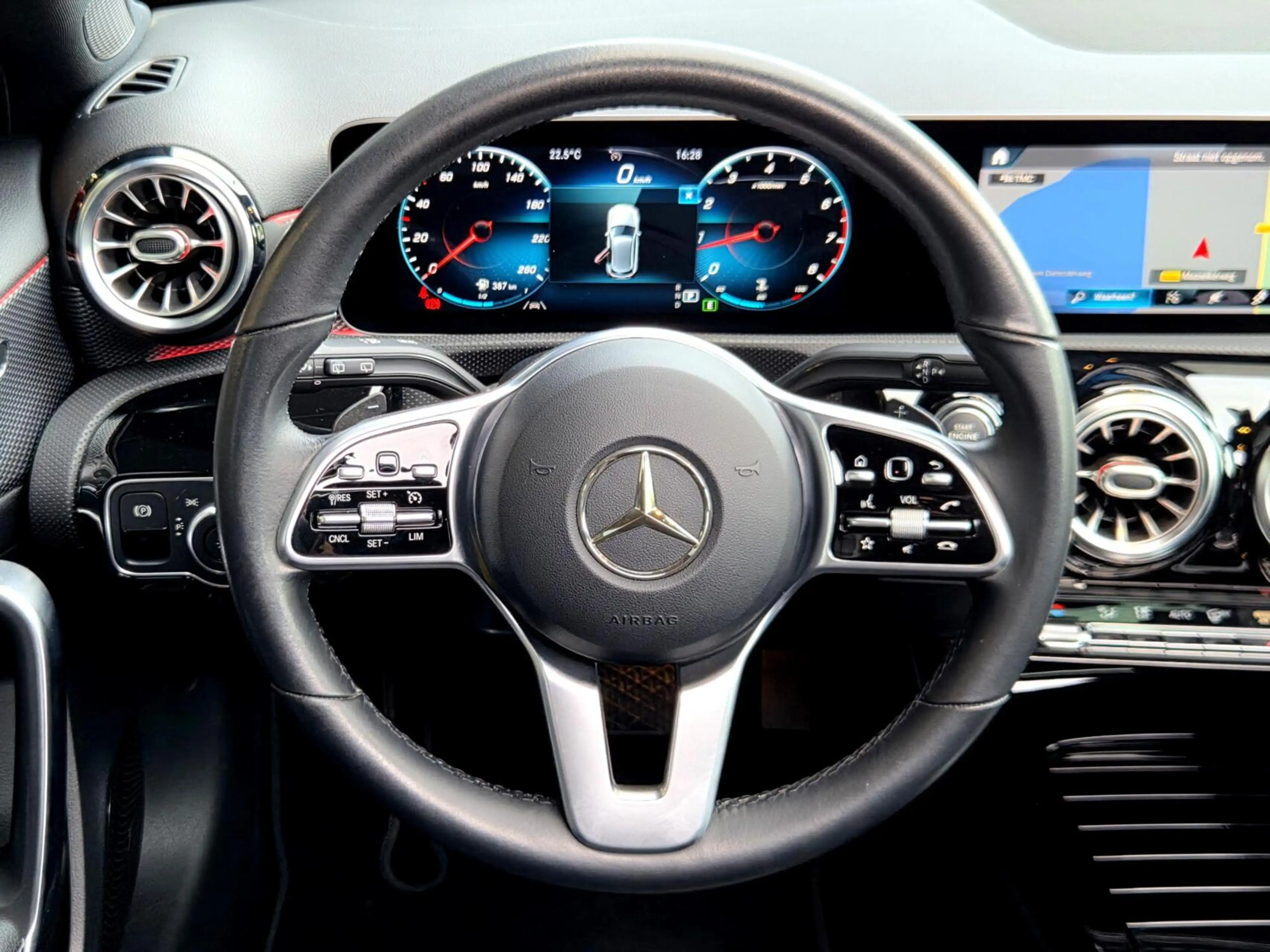 Mercedes-Benz A 180 Premium Plus Automaat 1e Eig!|Pano|Leer — photo 17