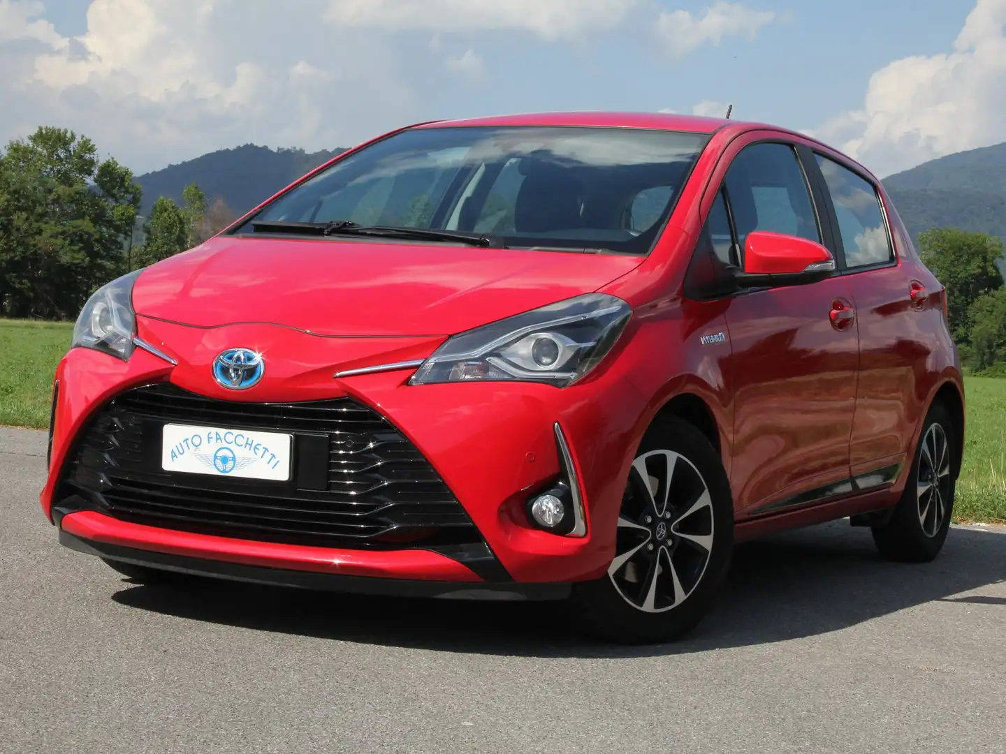 Toyota Yaris 5p 1.5h Lounge HIBRID automatica Rojo - 1