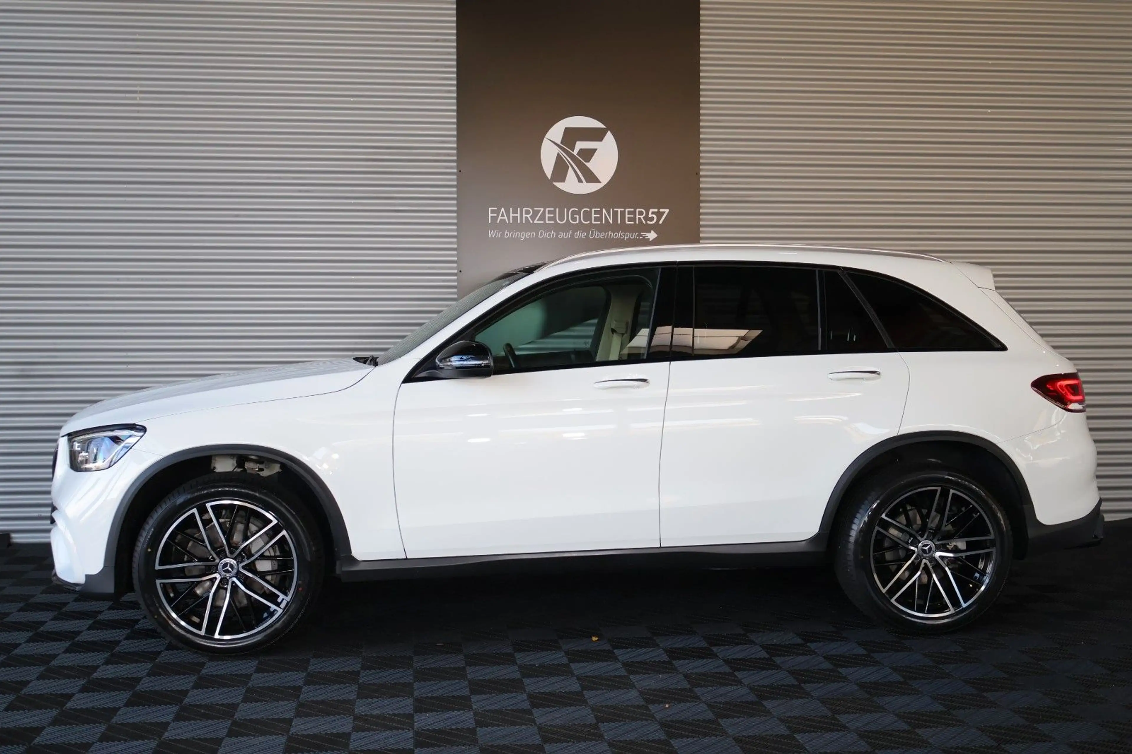 Mercedes-Benz GLC 300 4MATIC BURMESTER/RÜCKFAHRKAMERA/LED — photo 2