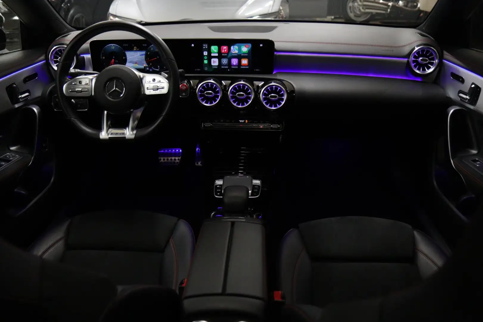 Mercedes-Benz CLA 220 AMG Pano/Memory/Sfeer/Camera/NAP/CARPLAY/BOMVOL Grijs - 2