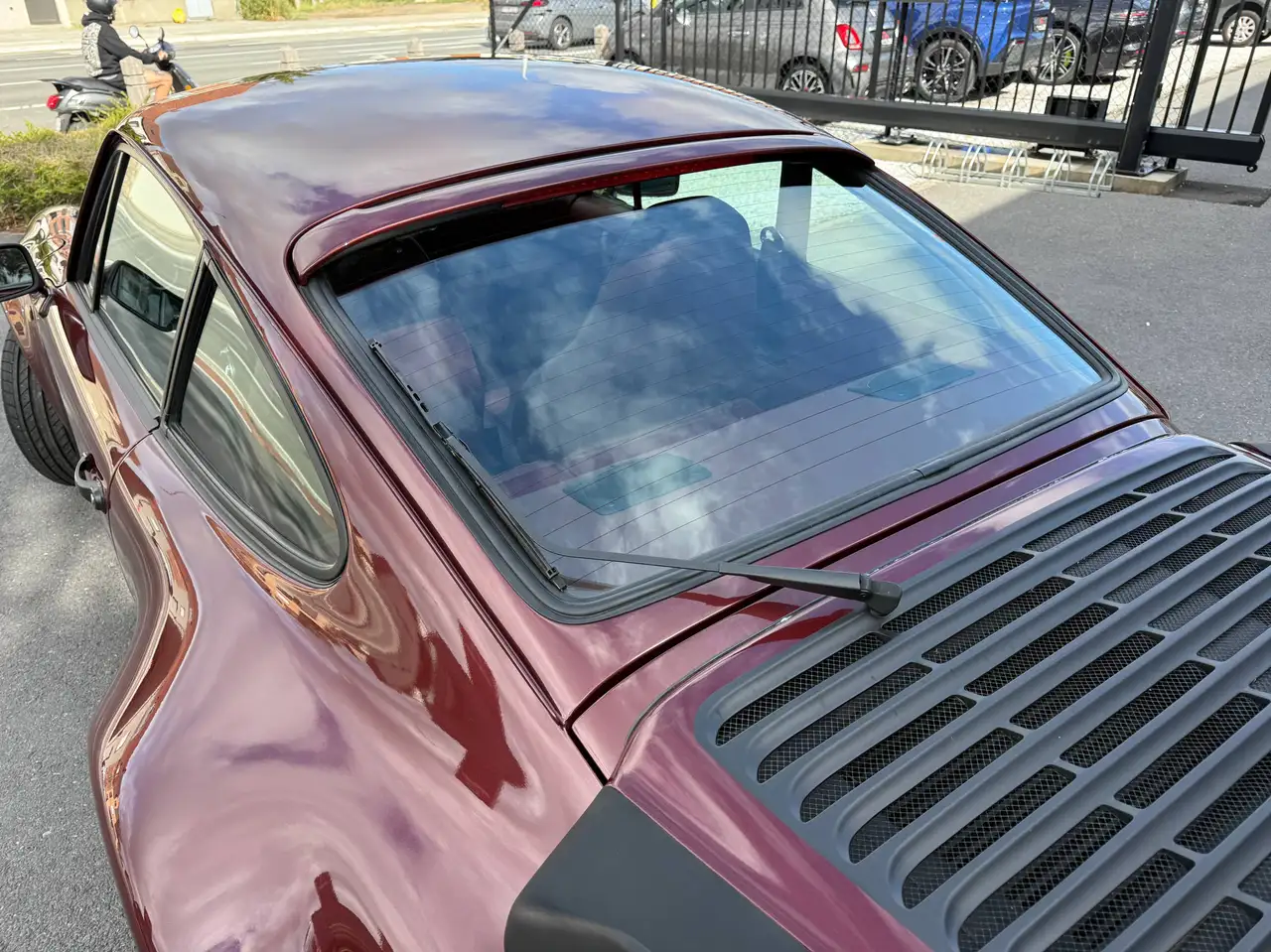 Porsche 930 Turbo 3.3 | Rubinrot Metallic | Like New! | Servicebook! |, foto 11