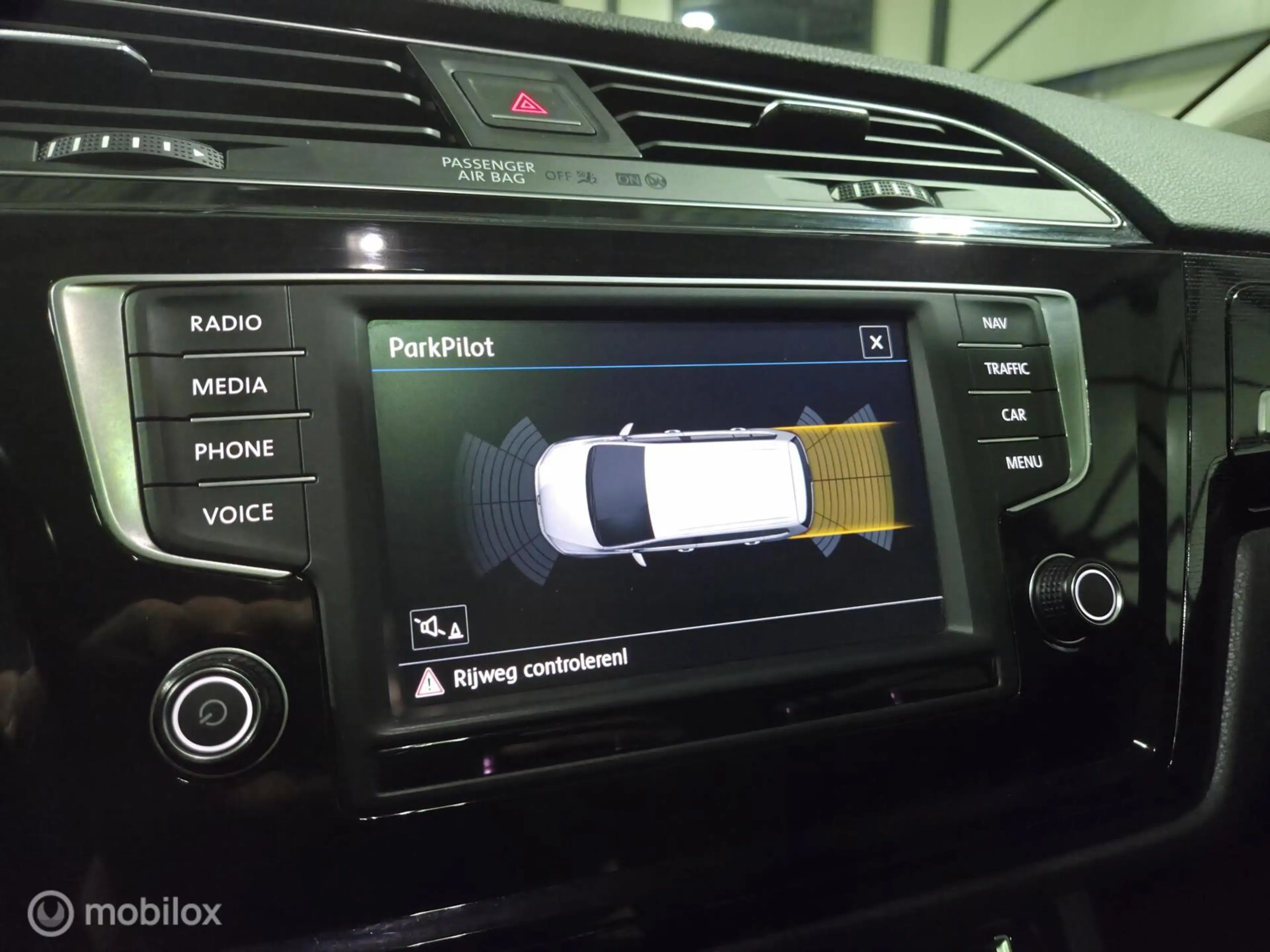 Volkswagen Touran 1.4 TSI Sound dsg Pano|LED — photo 31