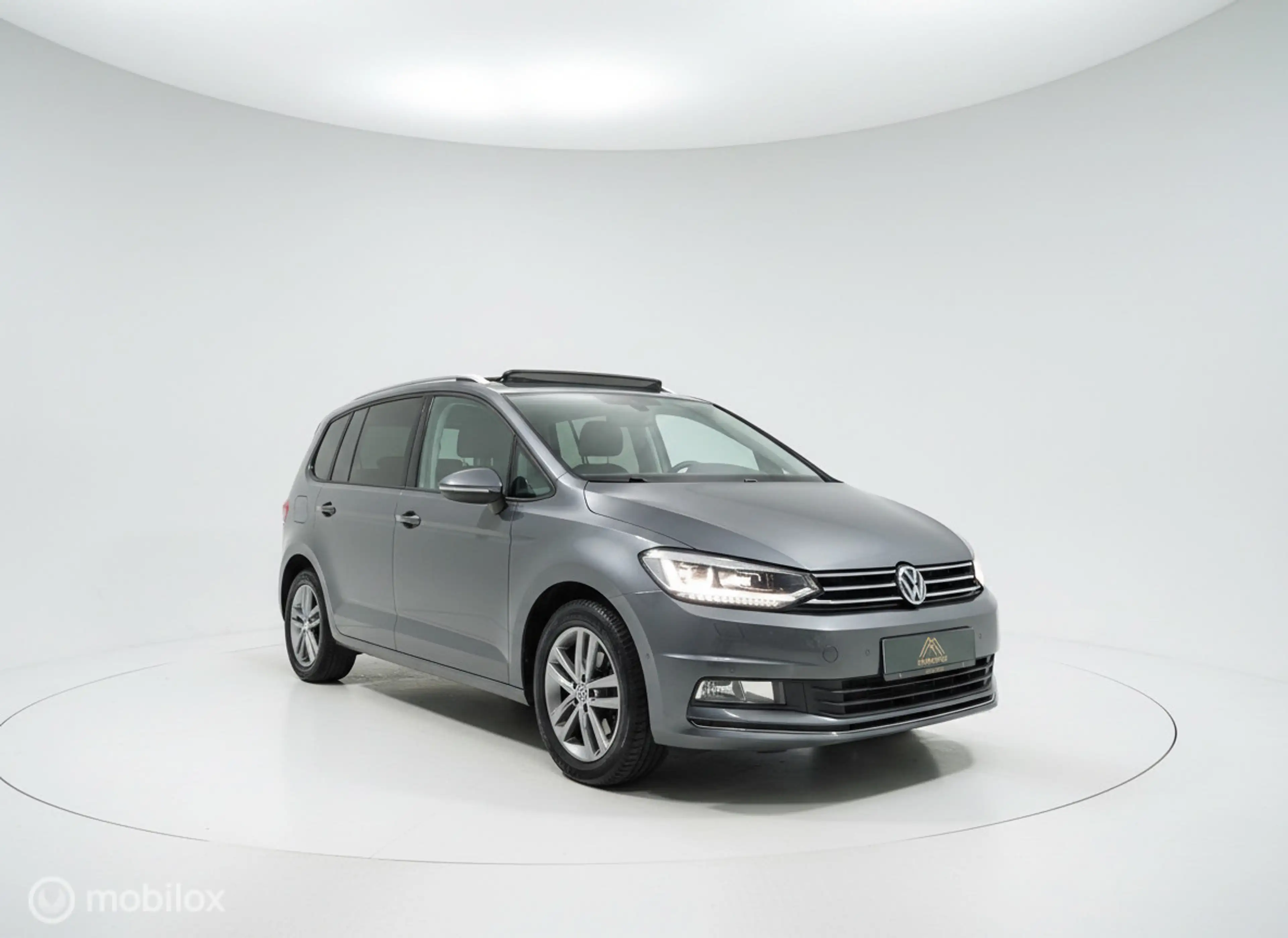 Volkswagen Touran 1.4 TSI Sound dsg Pano|LED — photo 4