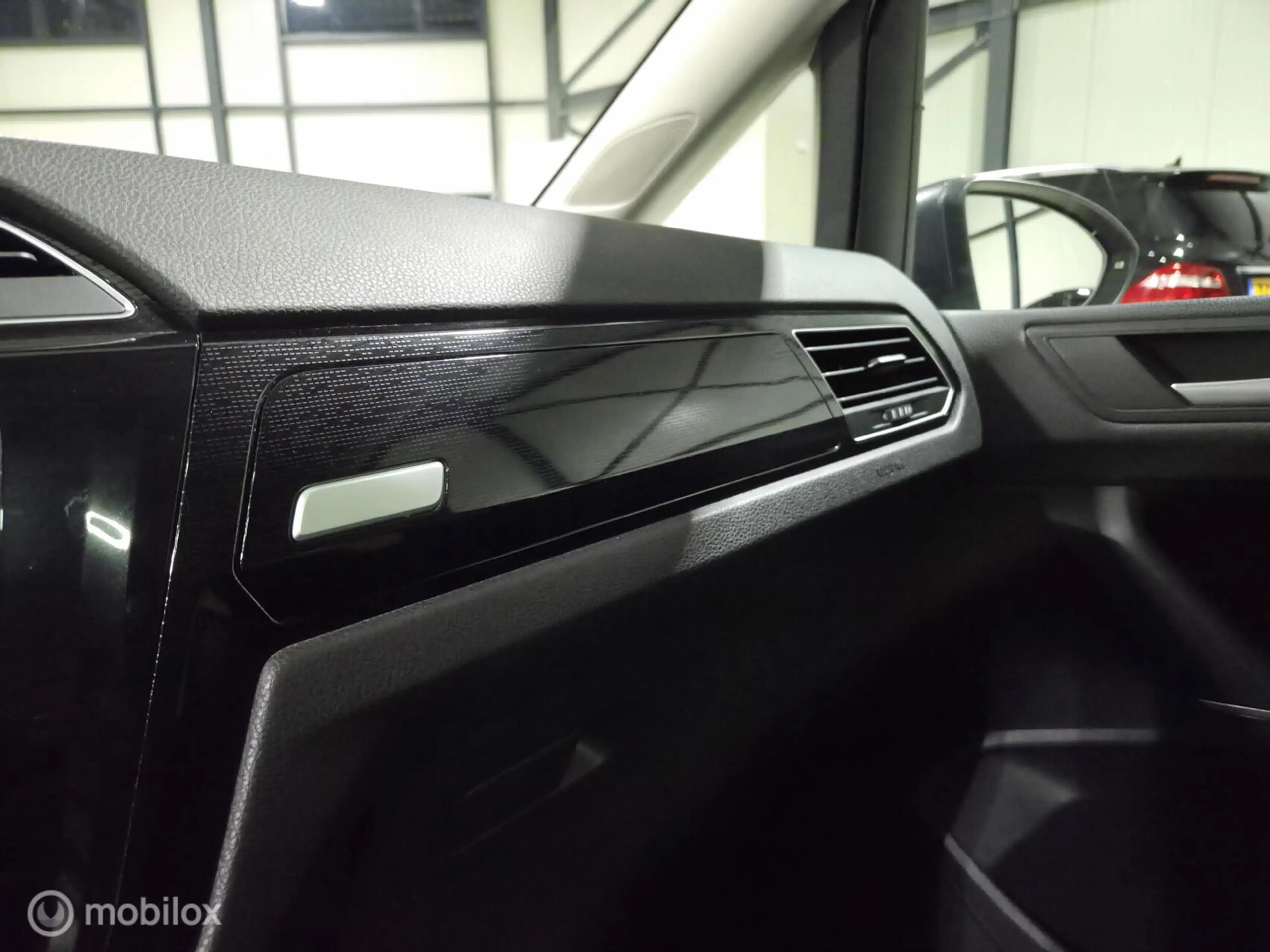 Volkswagen Touran 1.4 TSI Sound dsg Pano|LED — photo 33