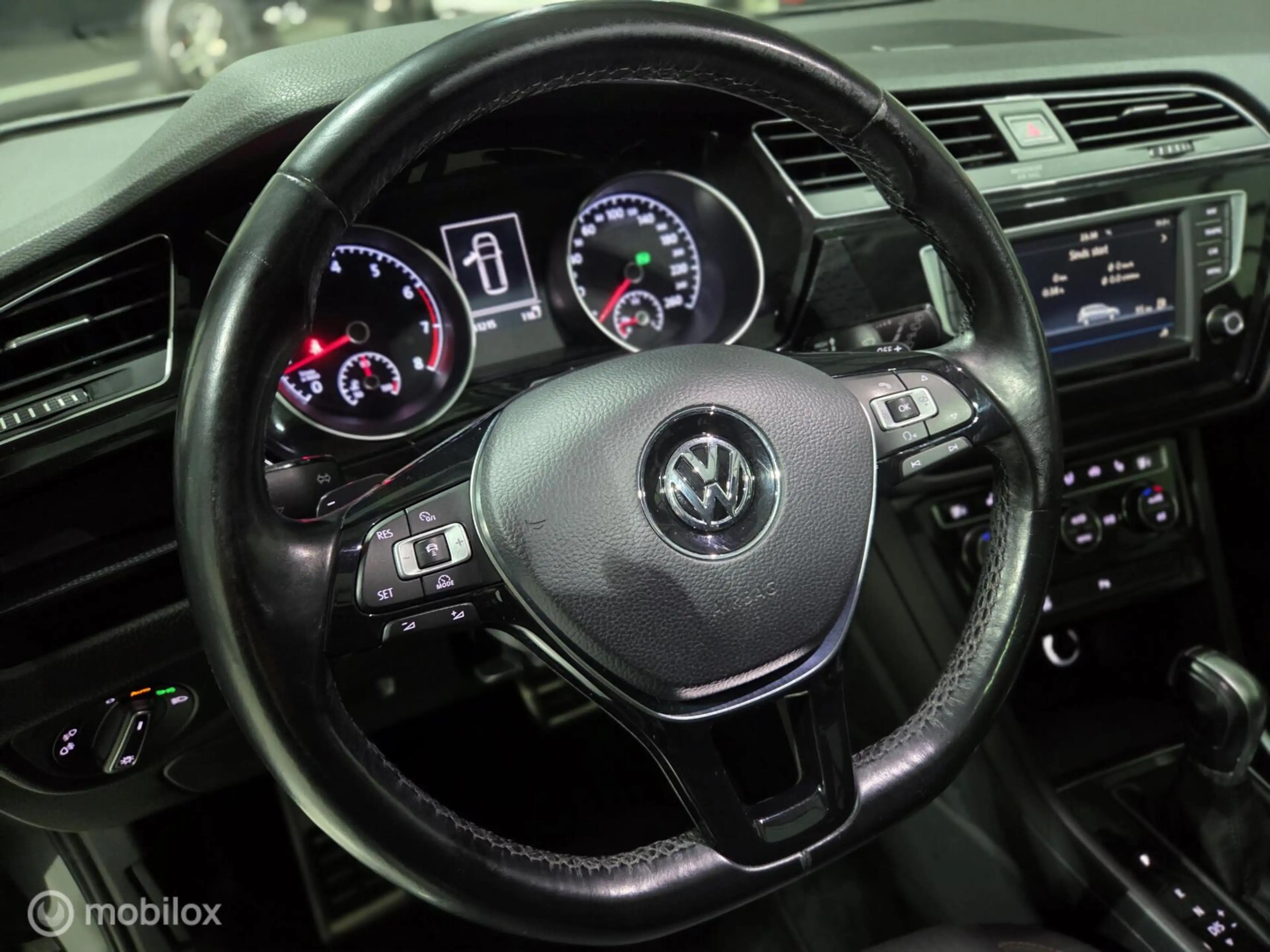 Volkswagen Touran 1.4 TSI Sound dsg Pano|LED — photo 16