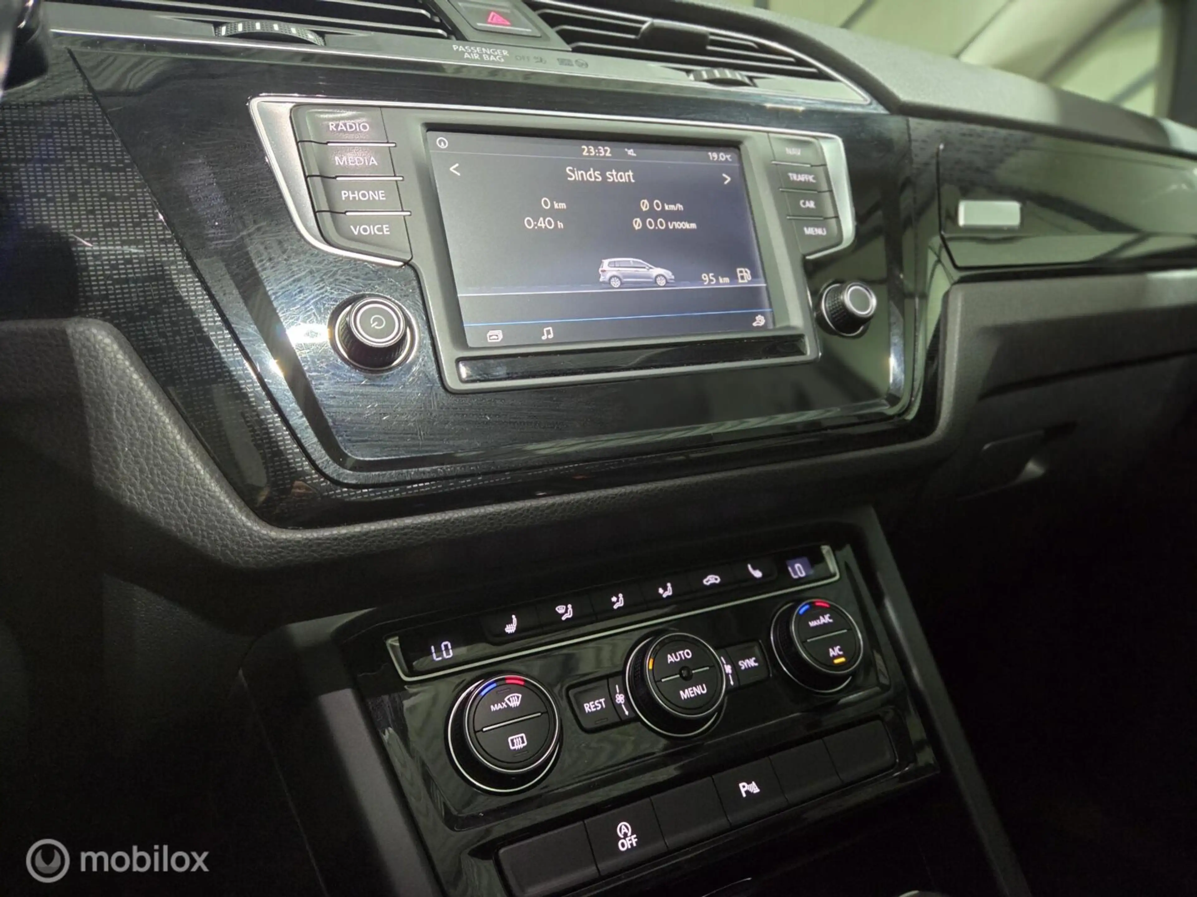 Volkswagen Touran 1.4 TSI Sound dsg Pano|LED — photo 26