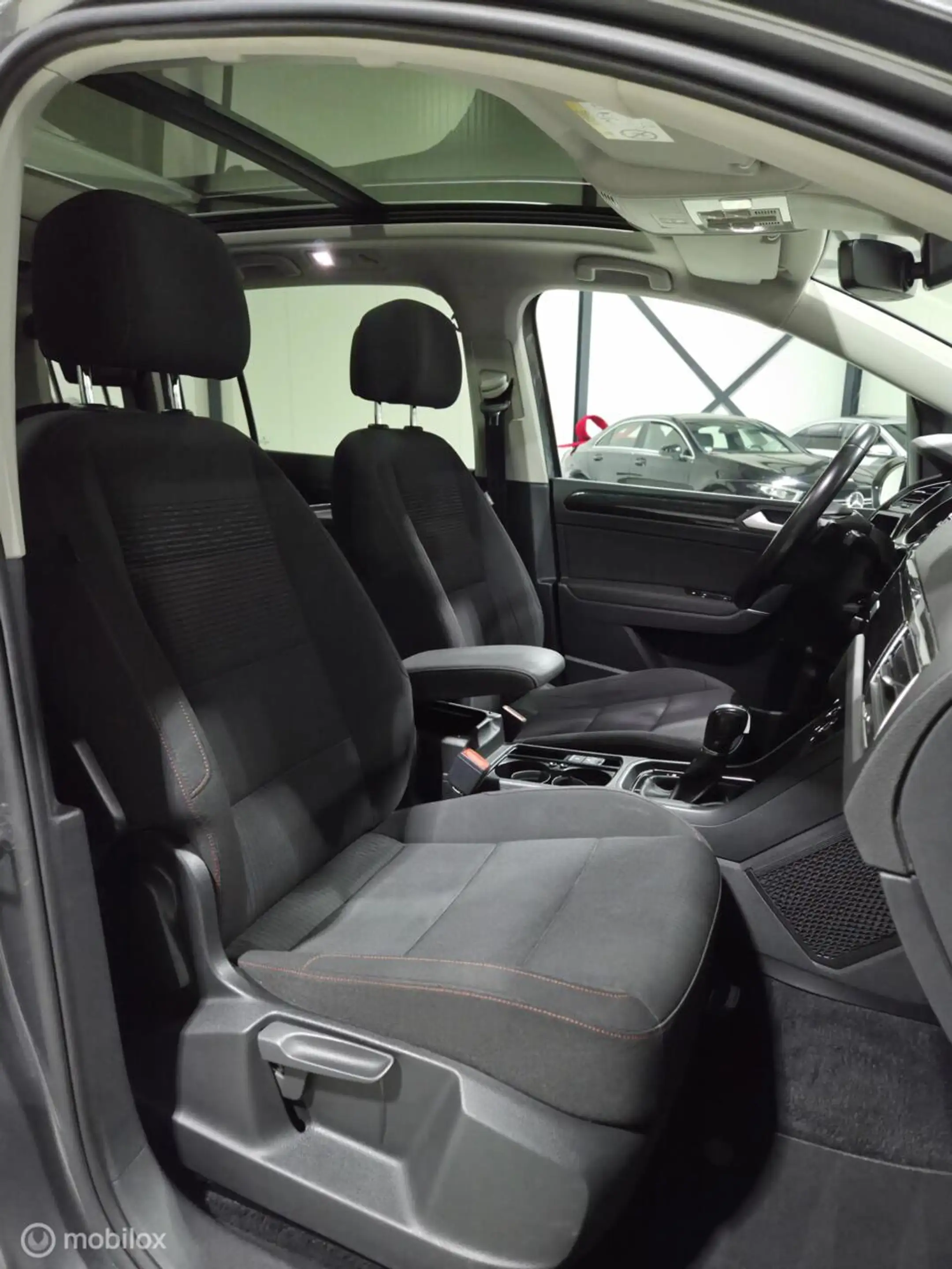 Volkswagen Touran 1.4 TSI Sound dsg Pano|LED — photo 35