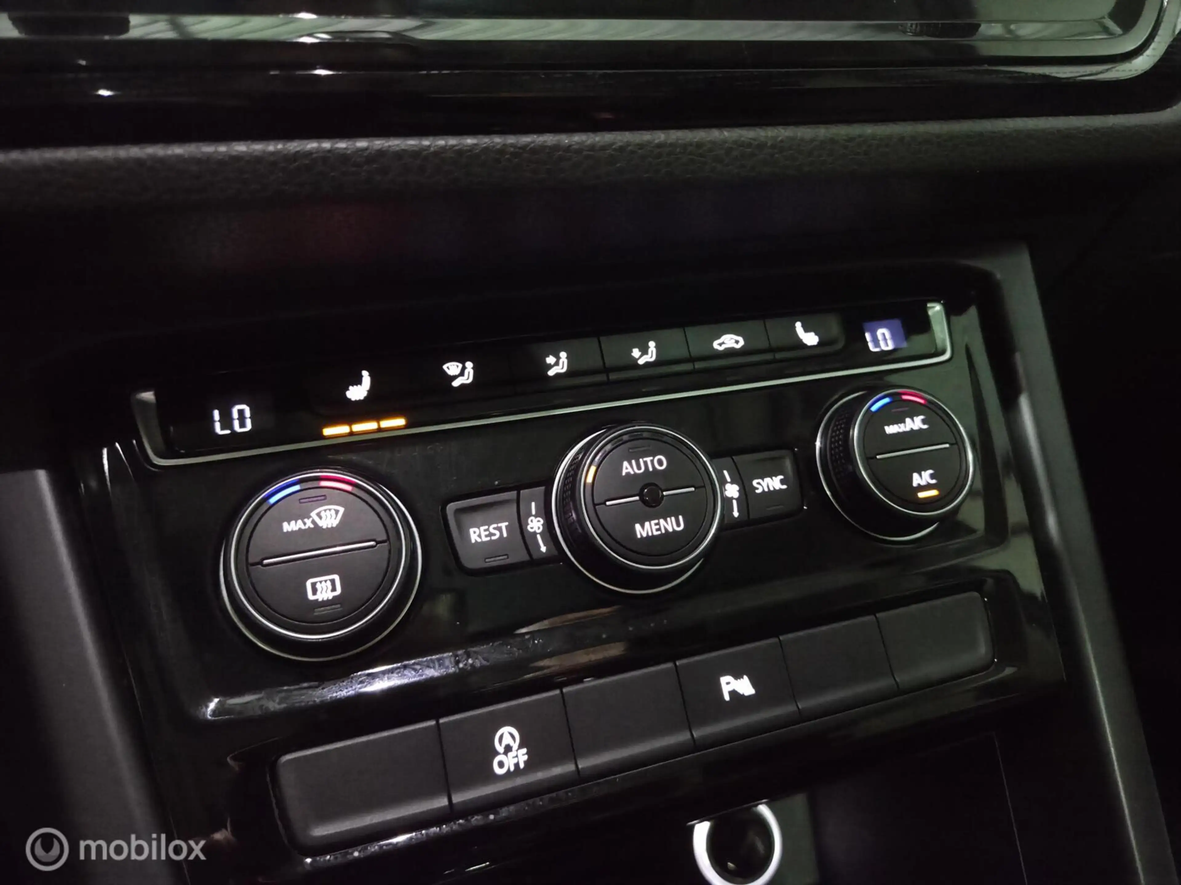 Volkswagen Touran 1.4 TSI Sound dsg Pano|LED — photo 32