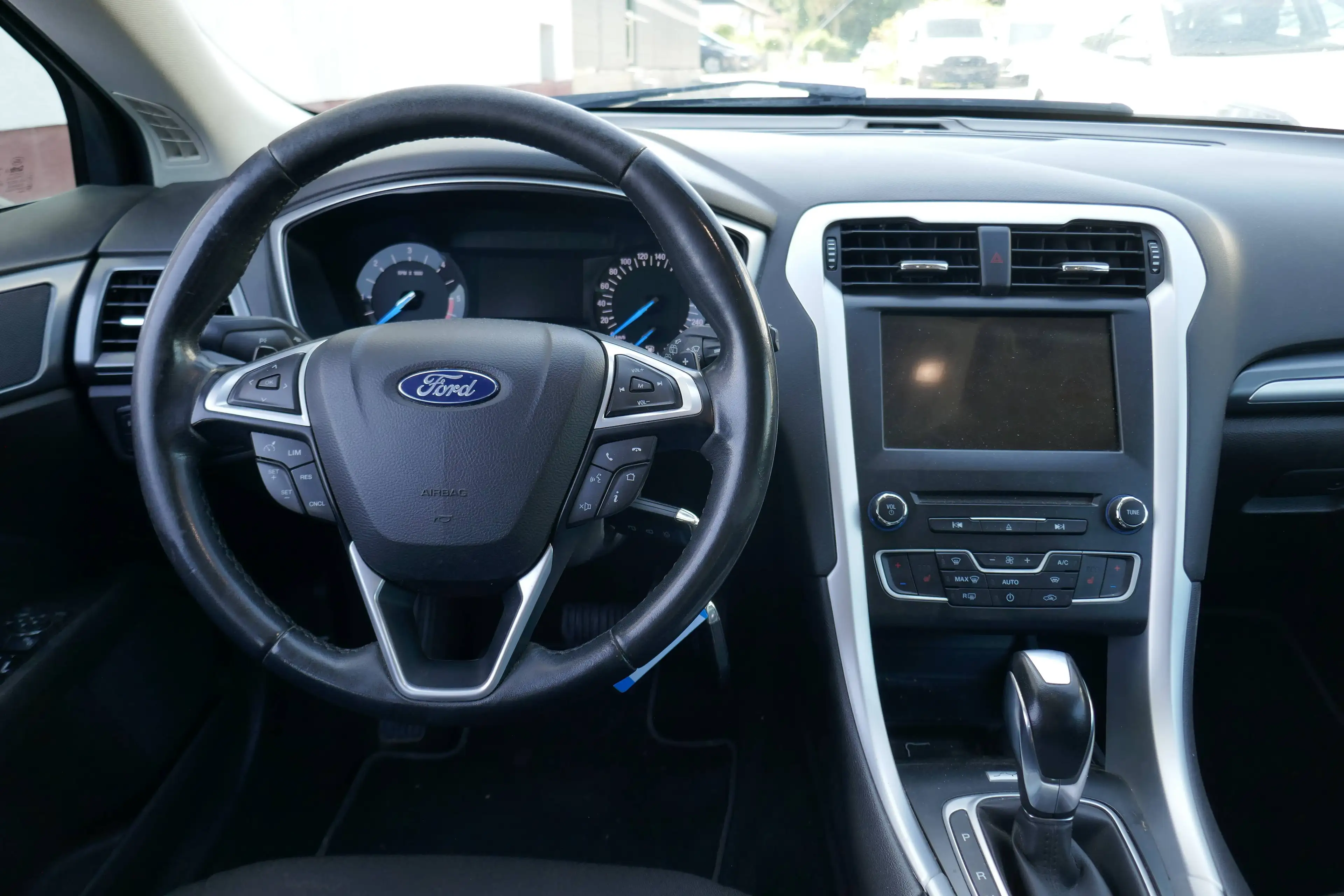 Ford Mondeo Business Edition — photo 14