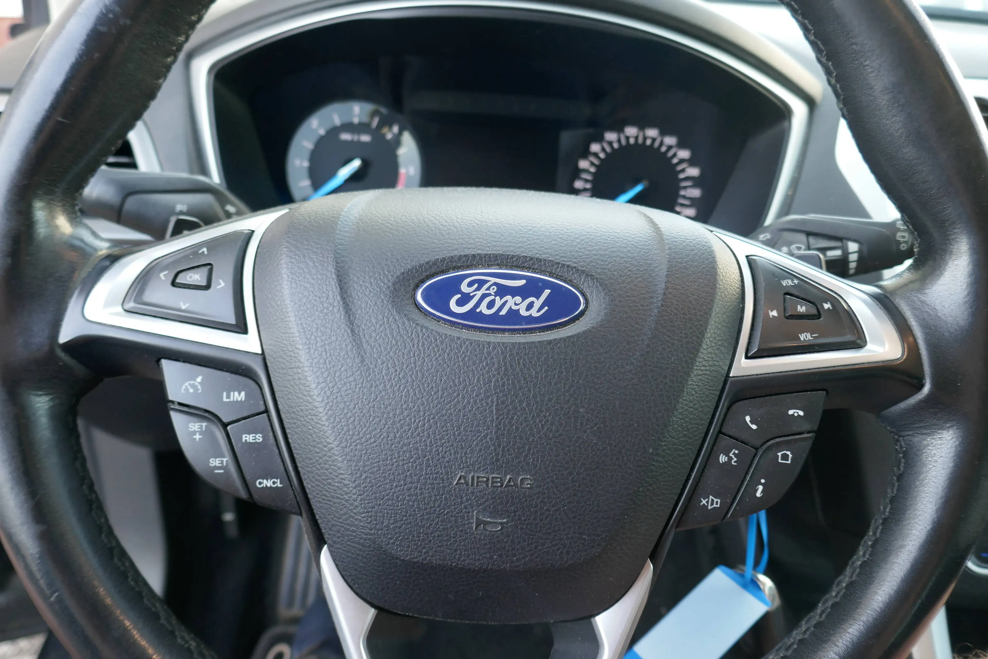 Ford Mondeo Business Edition — photo 15